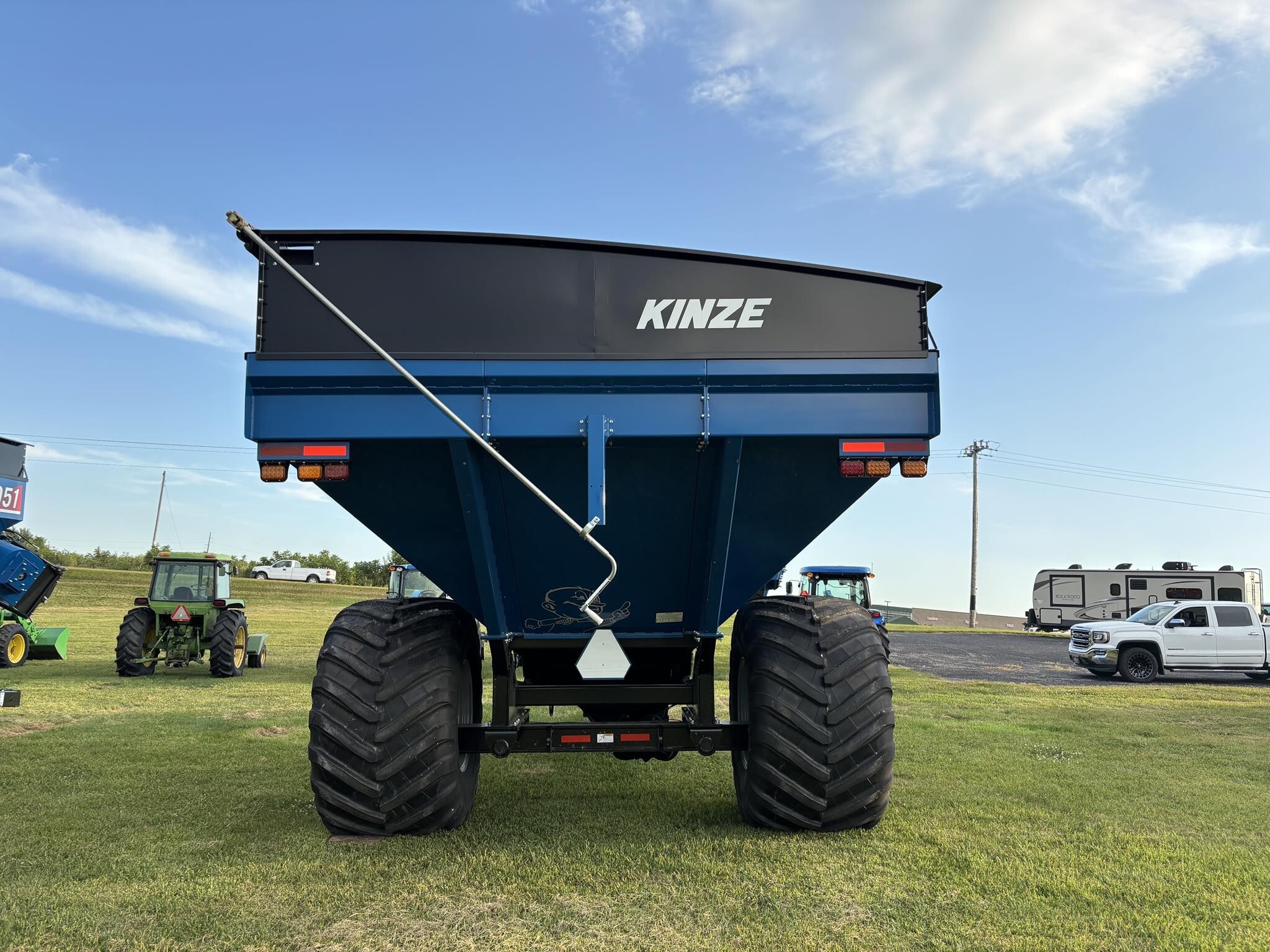 2025 Kinze 1051 Grain Cart