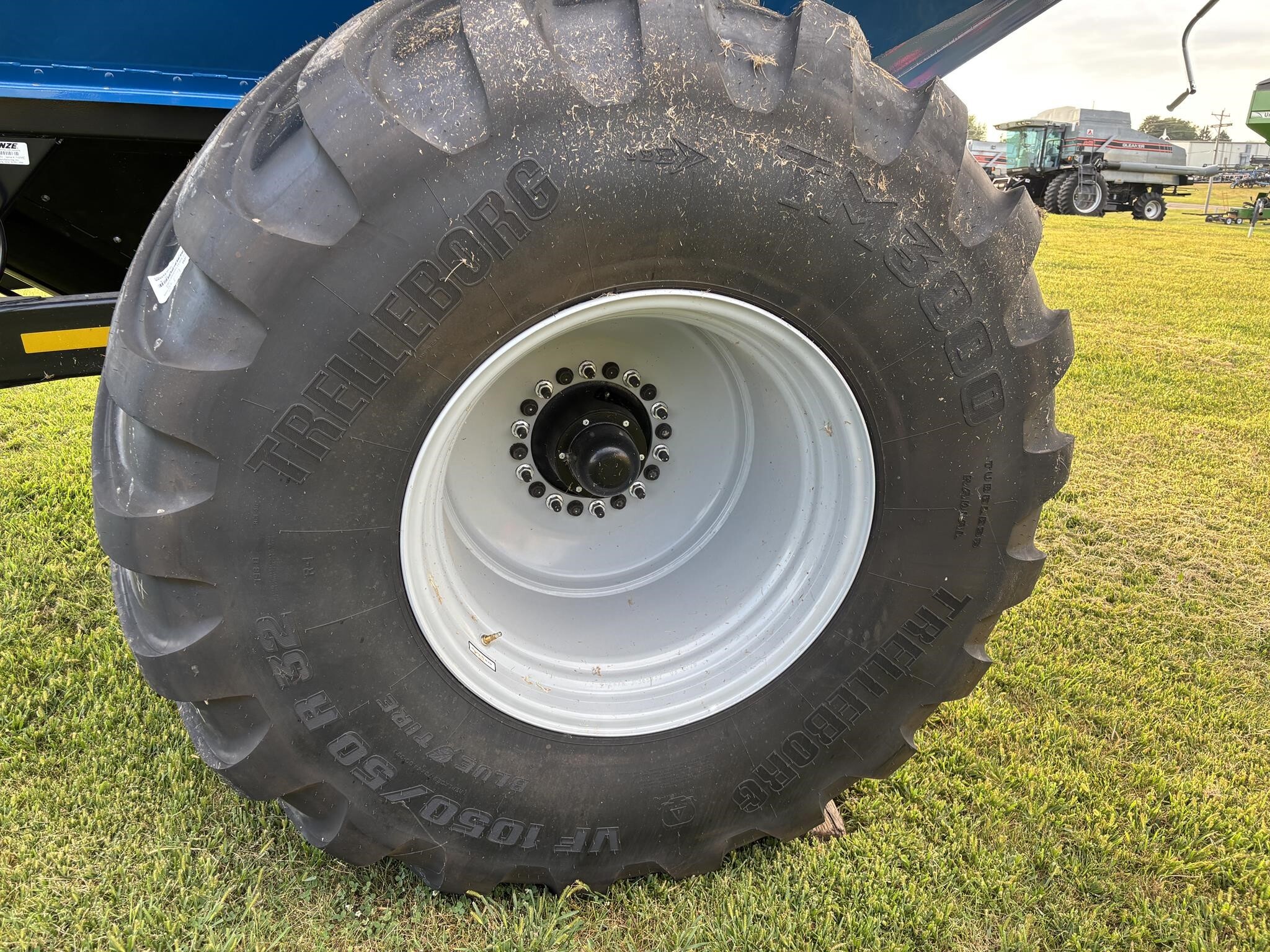 2025 Kinze 1051 Grain Cart