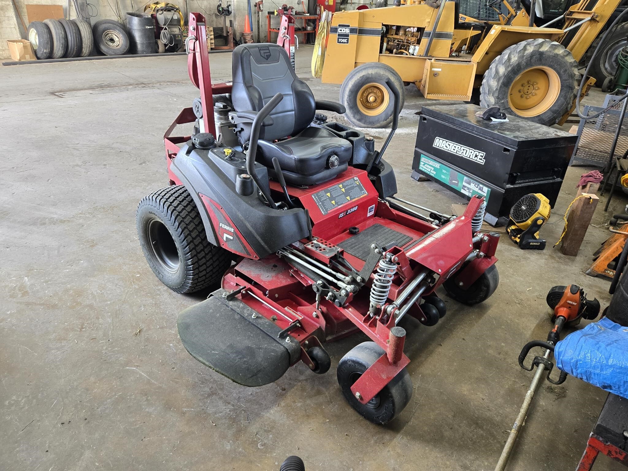 2025 Ferris ISX3300BVE4060SS Lawn Mower