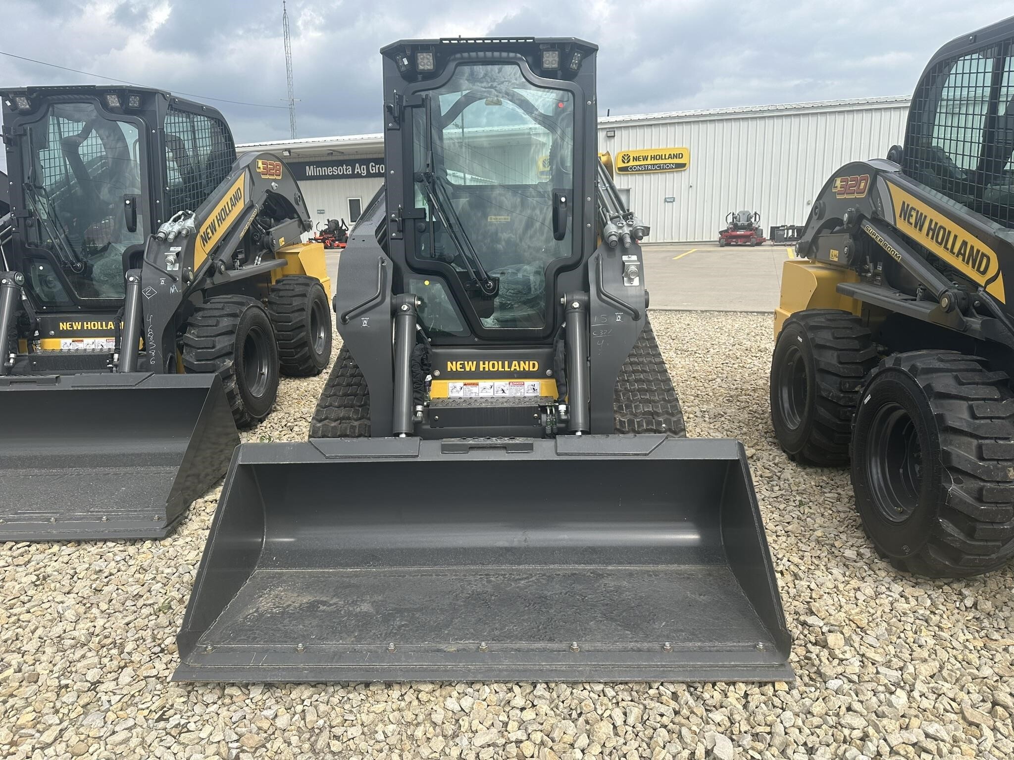 2025 New Holland C327 Skid Steer