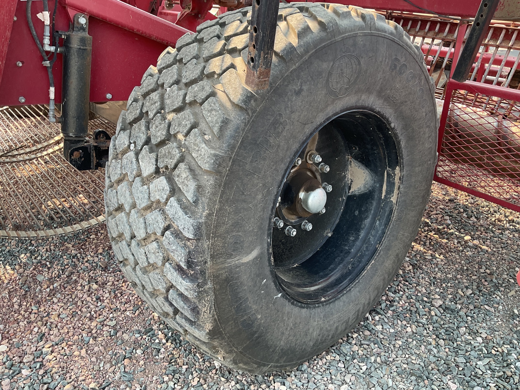 2013 Amity 2700 Beet Equipment