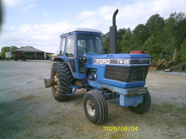 1983 Ford TW-25 Tractor