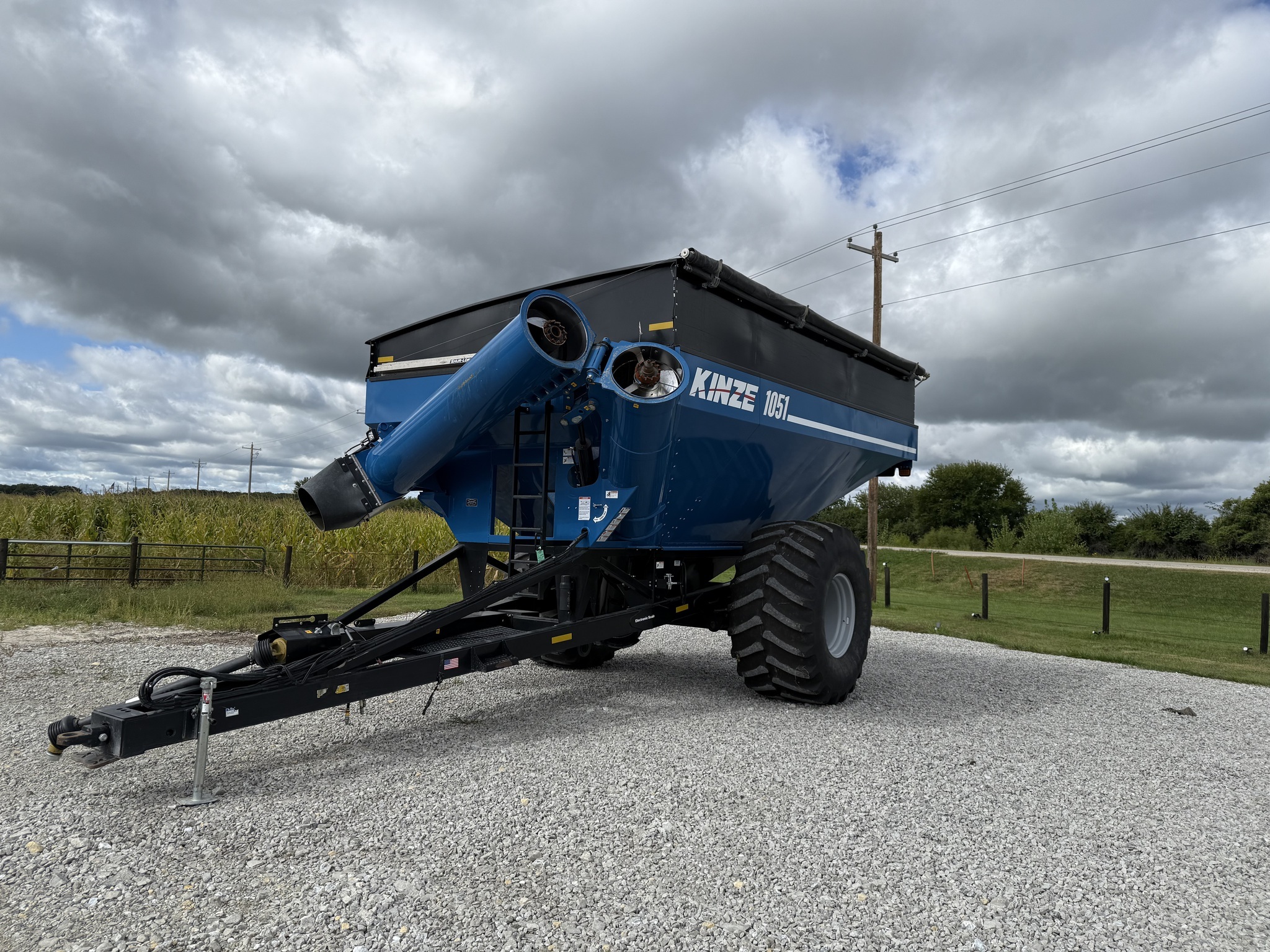 2022 Kinze 1051 Grain Cart
