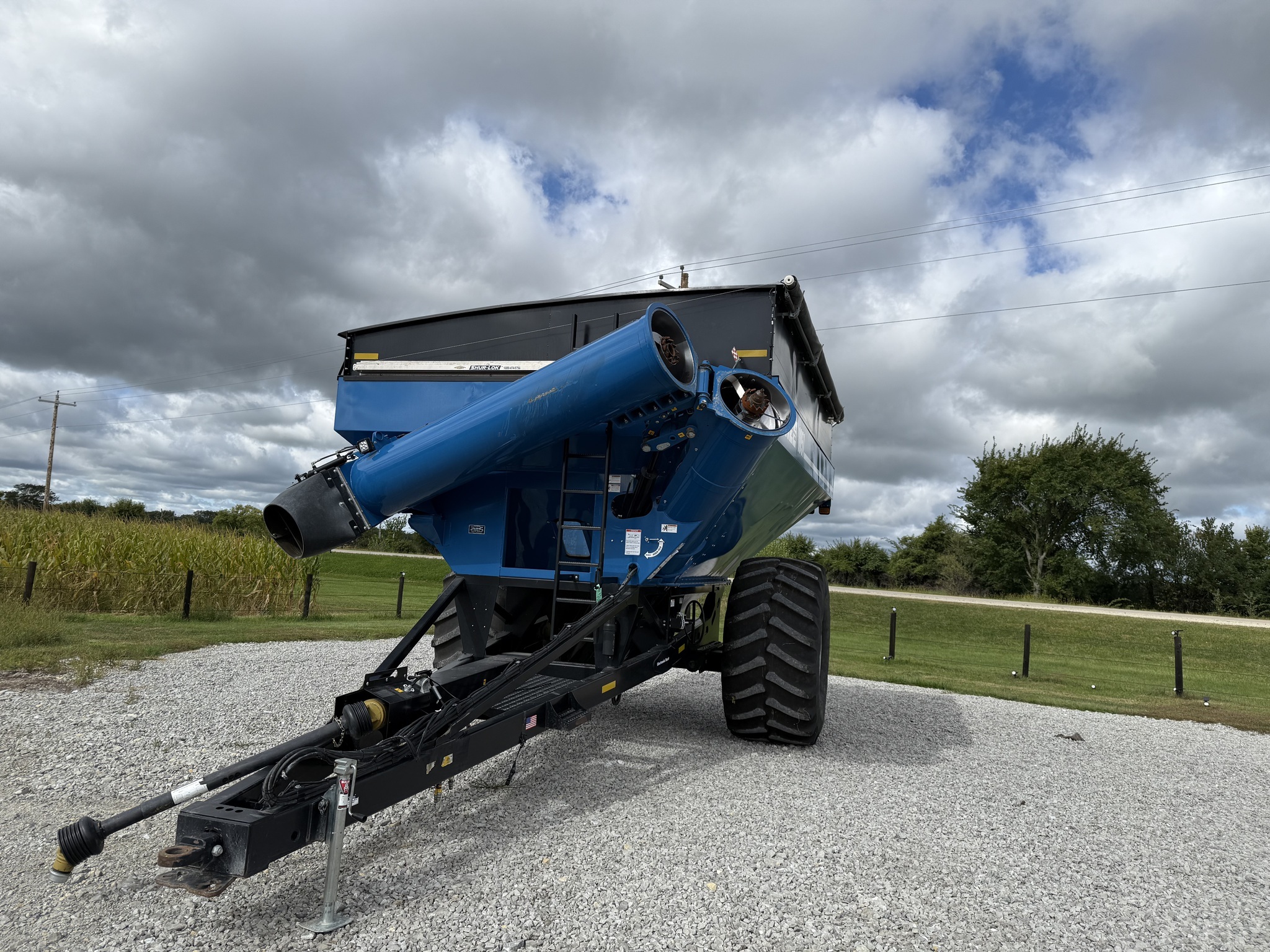 2022 Kinze 1051 Grain Cart