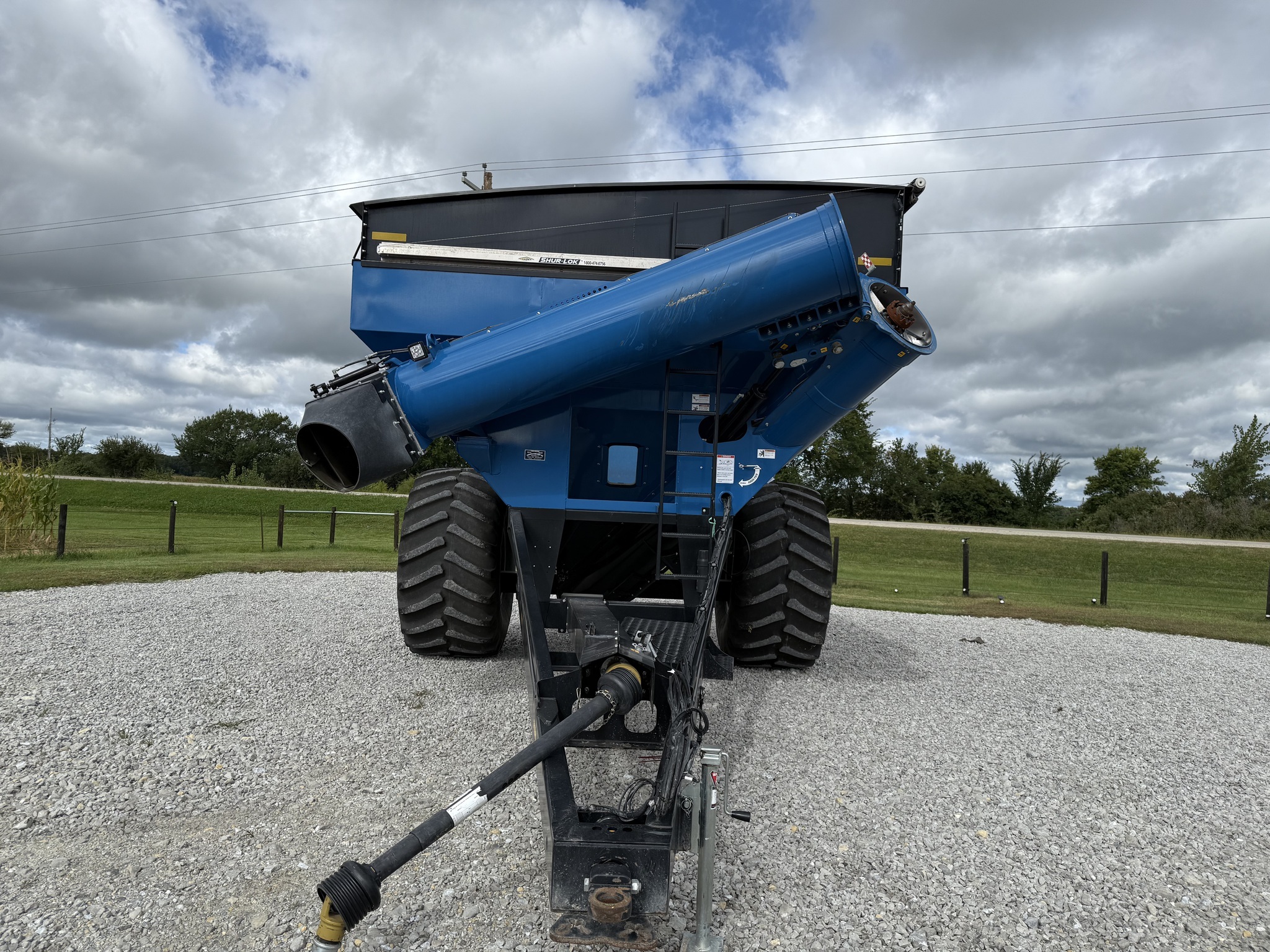 2022 Kinze 1051 Grain Cart