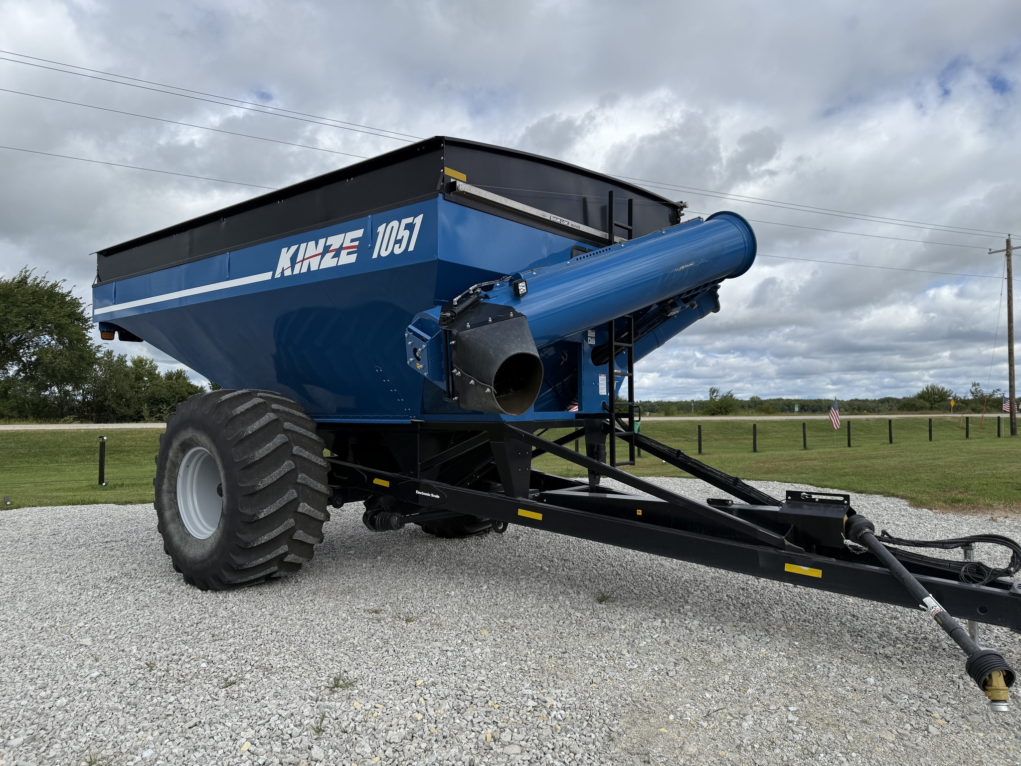 2022 Kinze 1051 Grain Cart