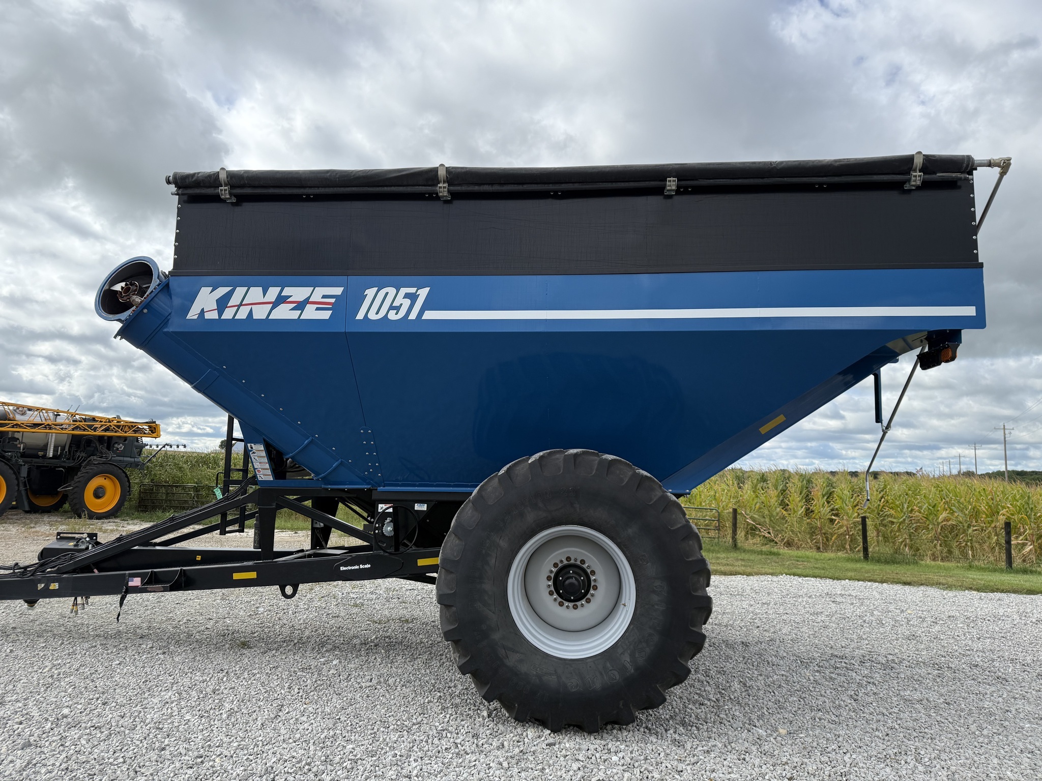 2022 Kinze 1051 Grain Cart
