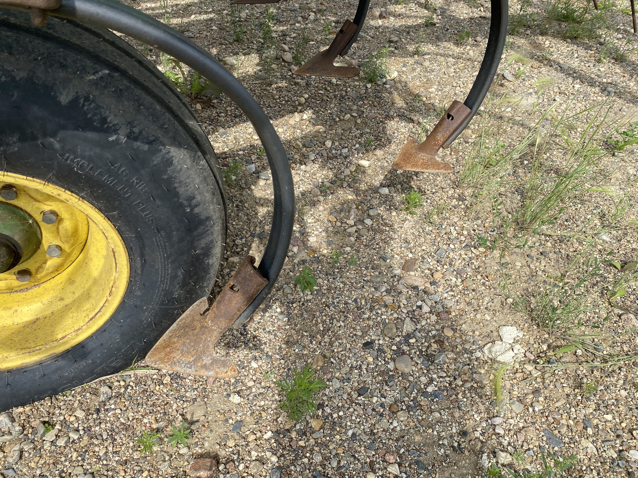 2005 John Deere 2210 Field Cultivator