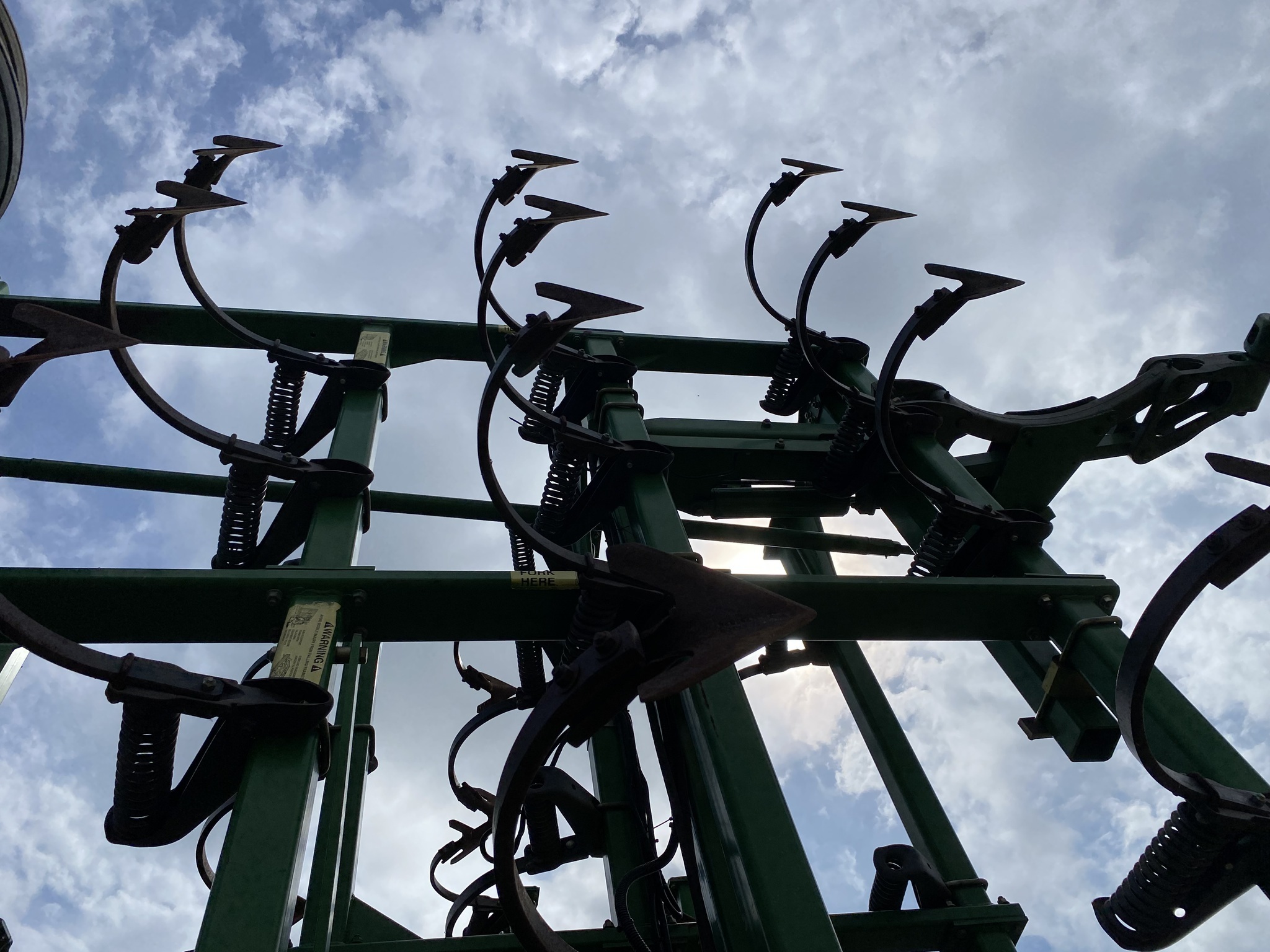 2005 John Deere 2210 Field Cultivator