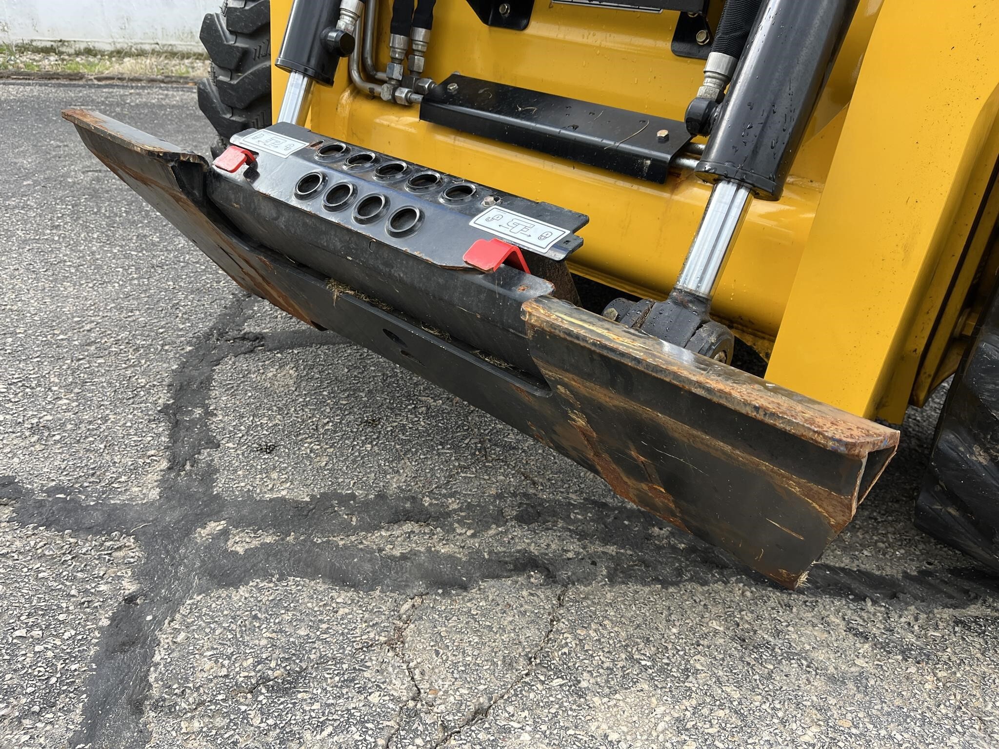 2023 Gehl R190 Skid Steer