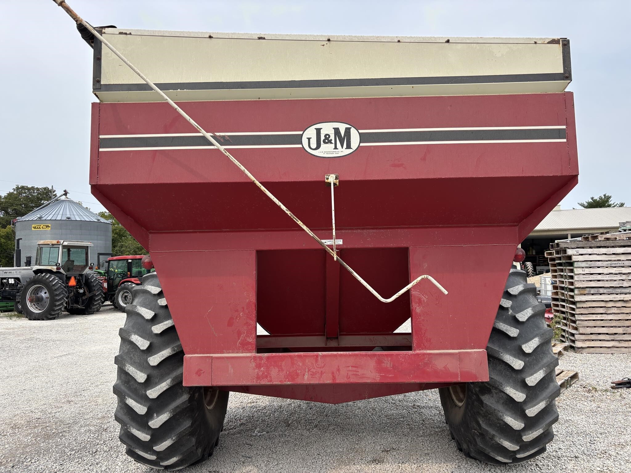  J&M 525-14 Grain Cart