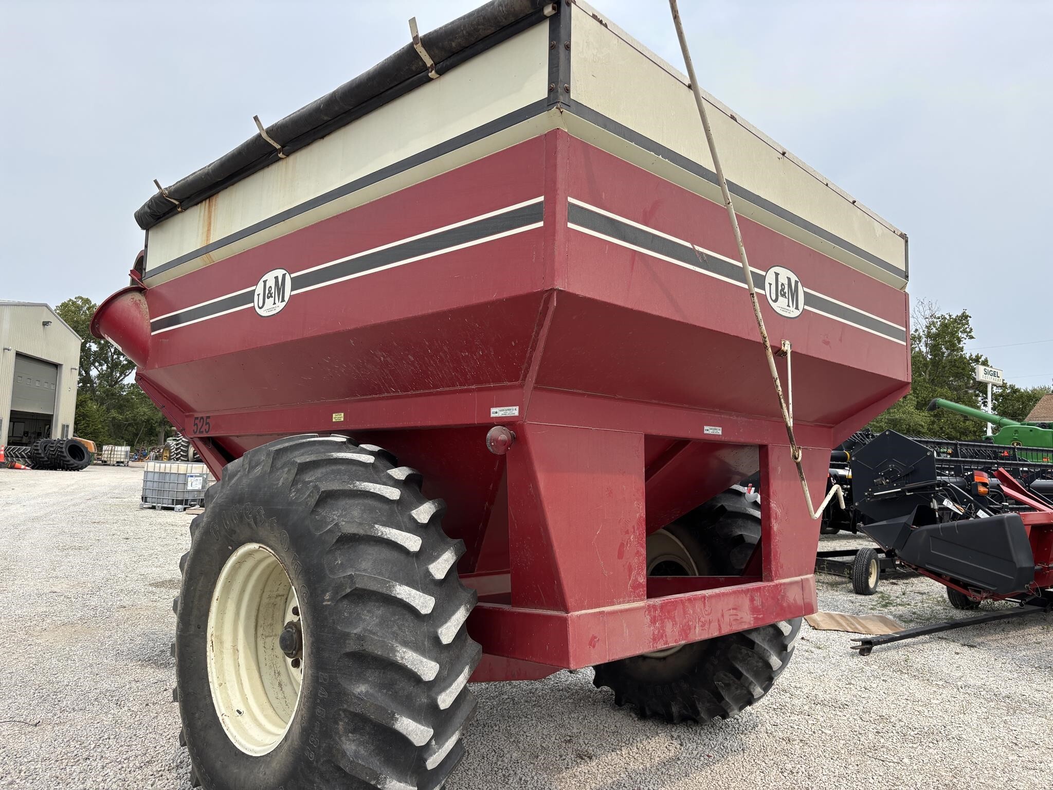  J&M 525-14 Grain Cart