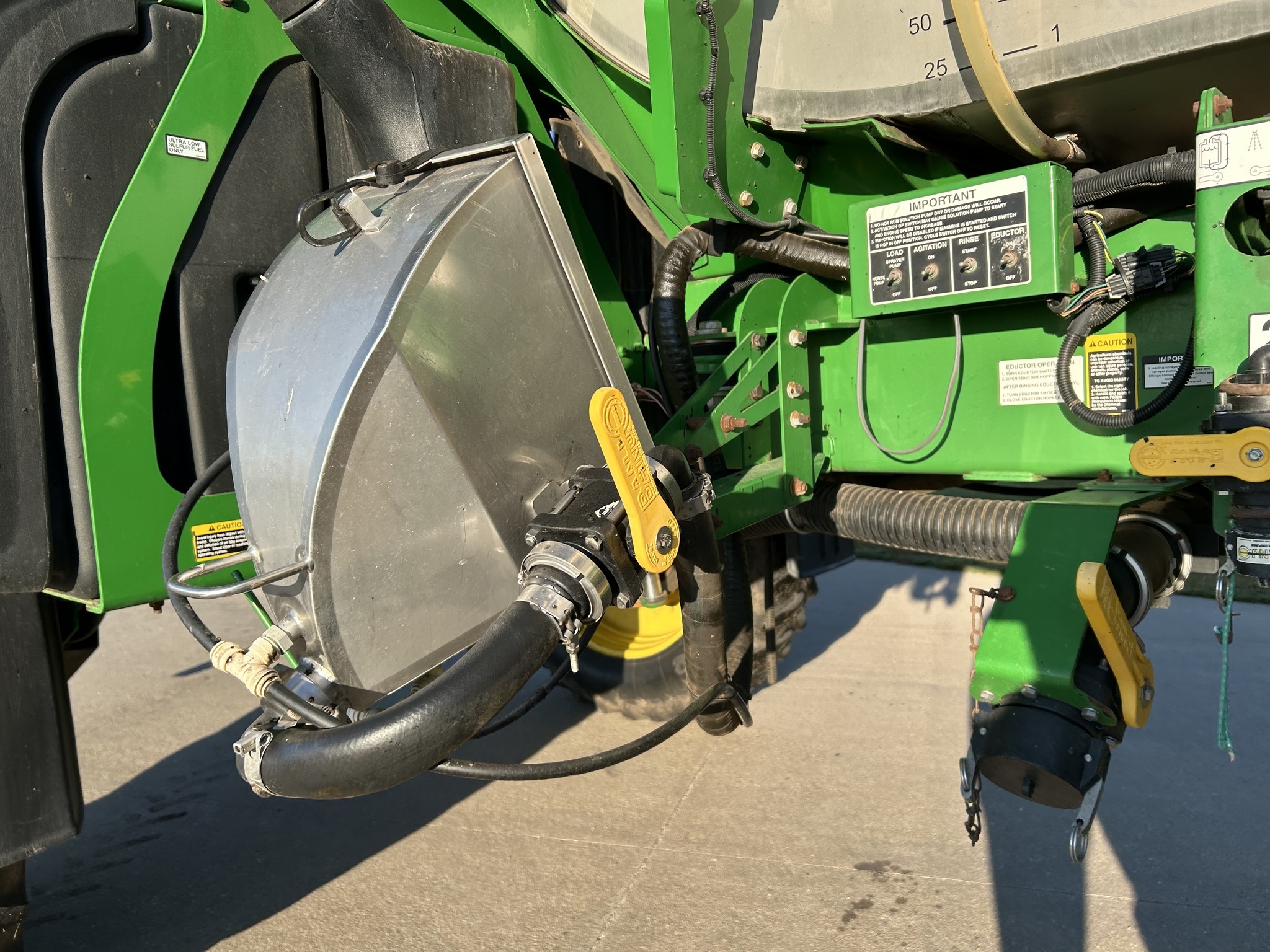 2014 John Deere 4940 Self-Propelled Sprayer