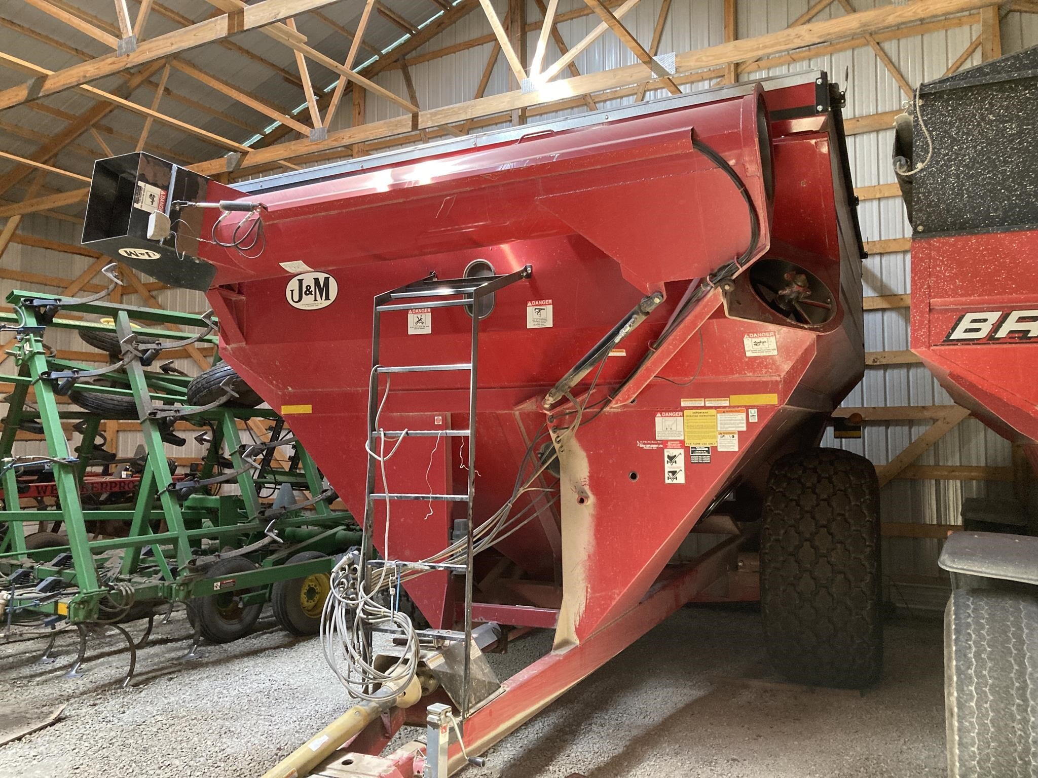 2011 J&M 875-18 Grain Cart