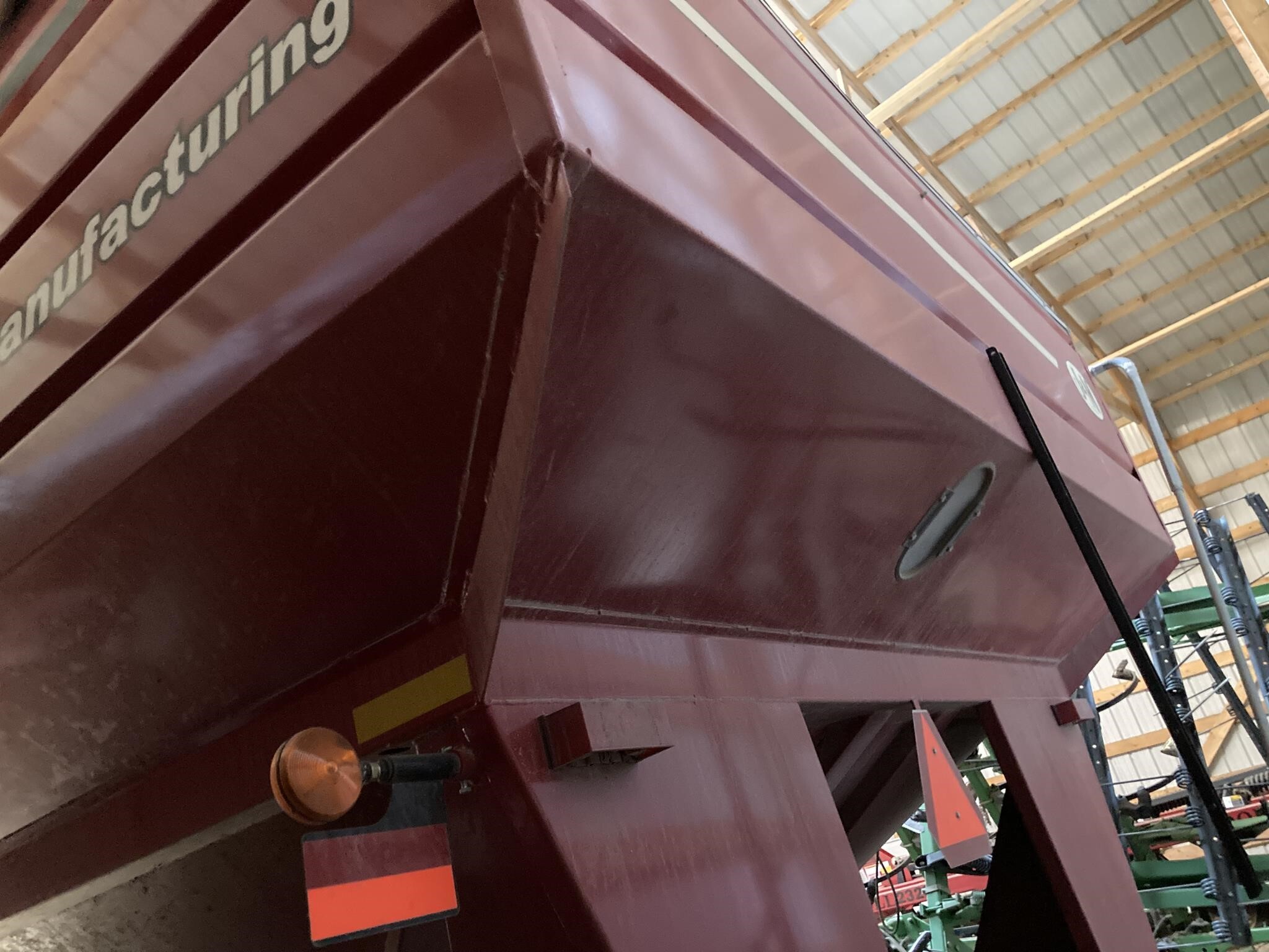 2011 J&M 875-18 Grain Cart