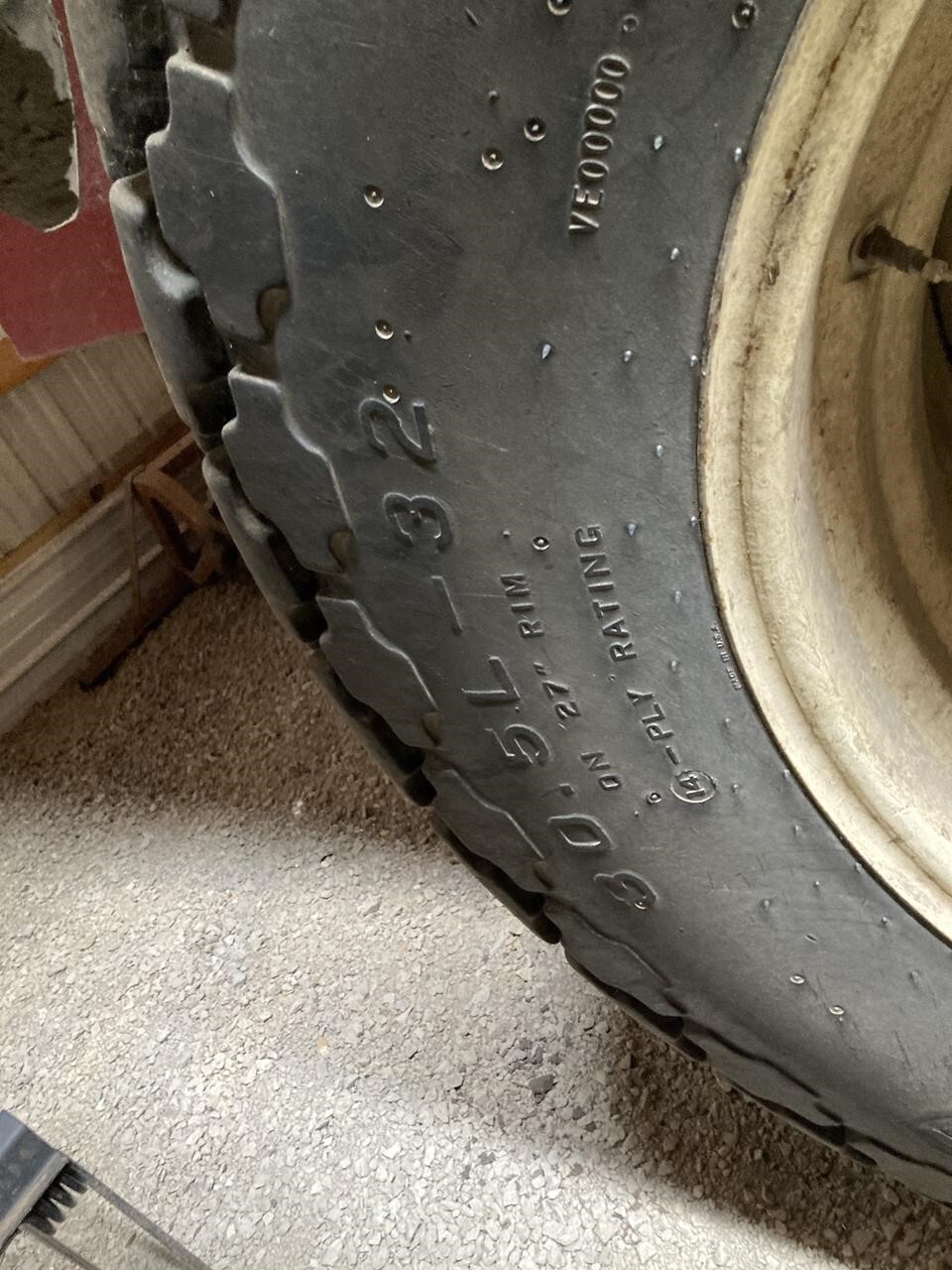 2011 J&M 875-18 Grain Cart