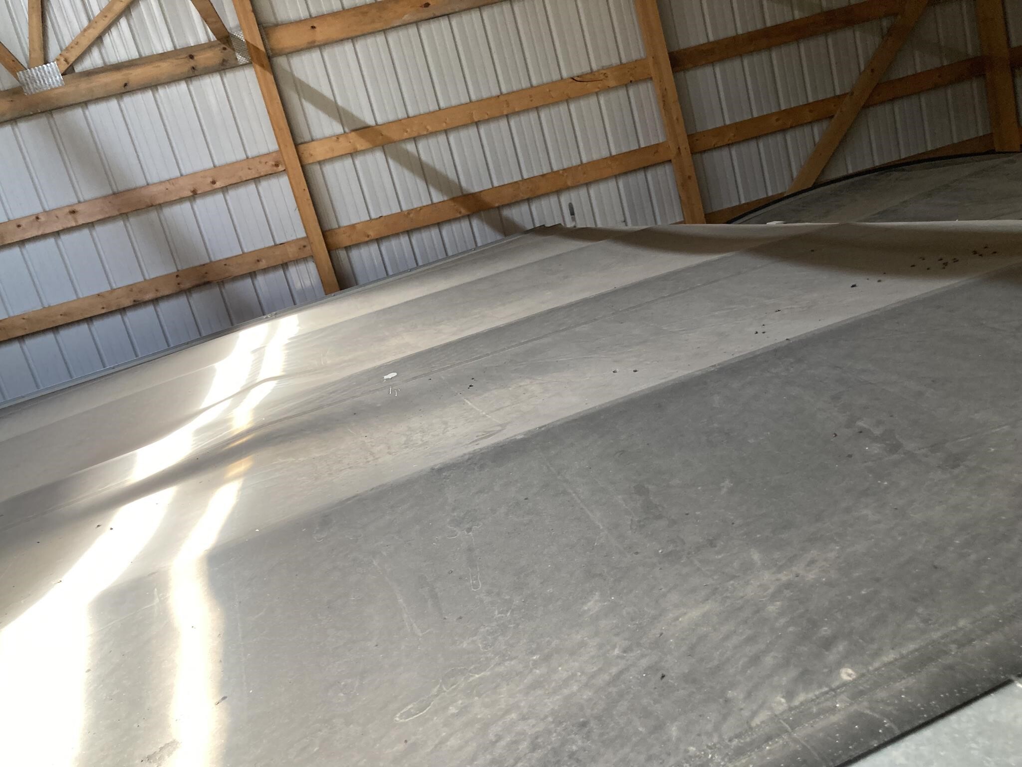 2011 J&M 875-18 Grain Cart