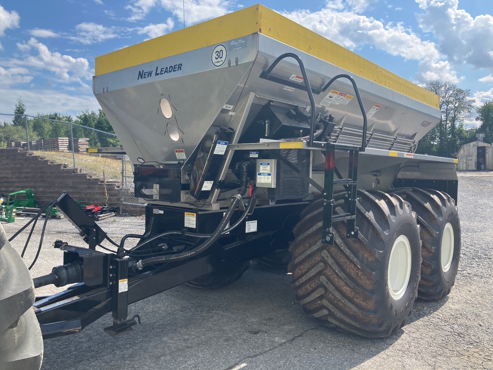 New Leader NL345 Pull-Type Fertilizer Spreader
