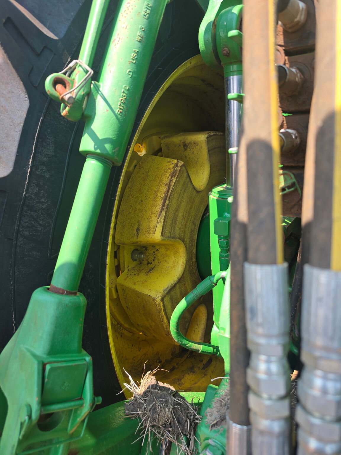 2015 John Deere 8370R Tractor