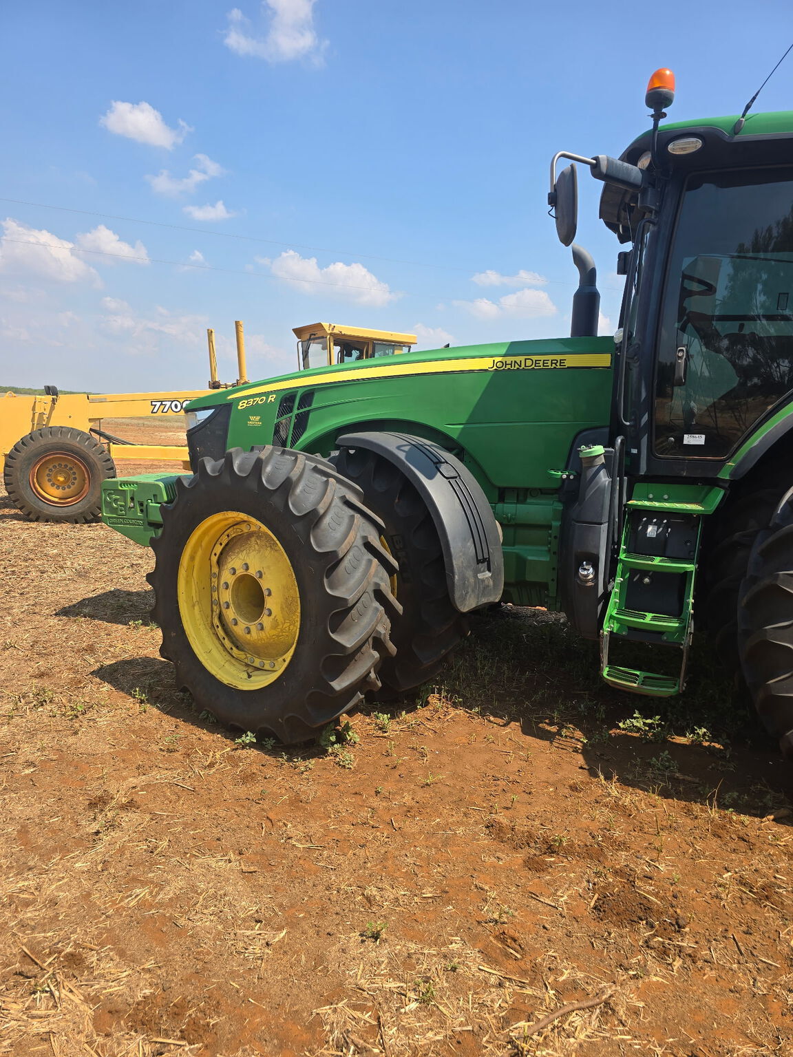 2015 John Deere 8370R Tractor