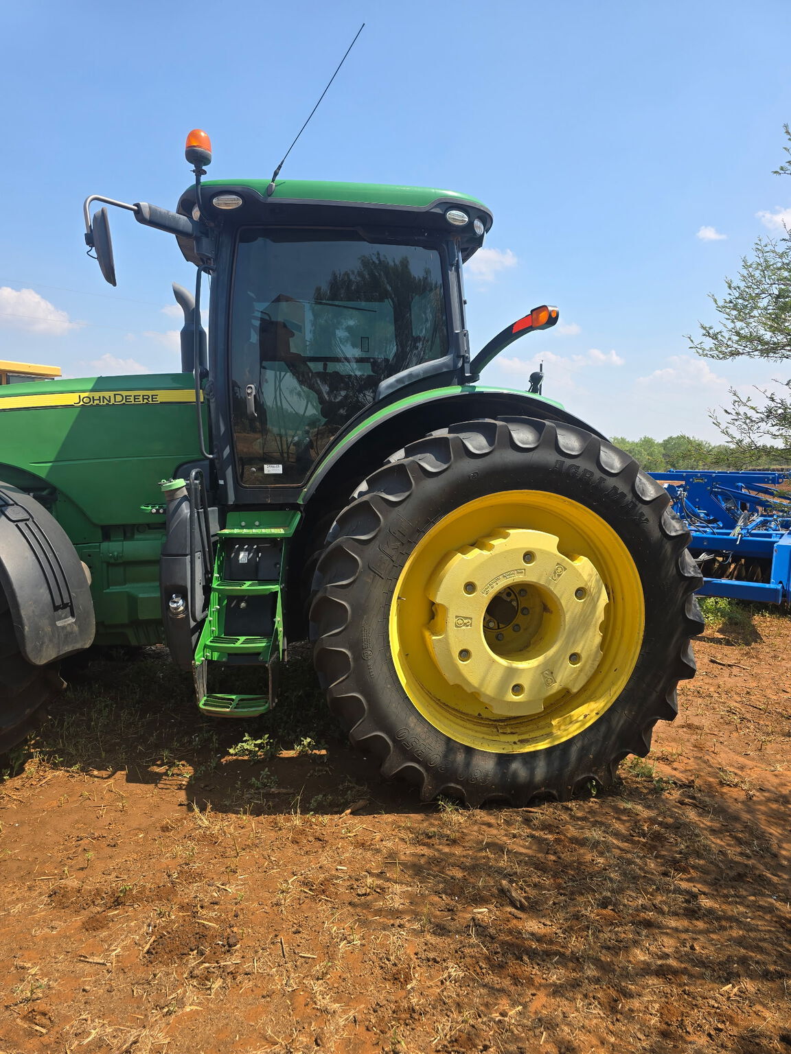 2015 John Deere 8370R Tractor