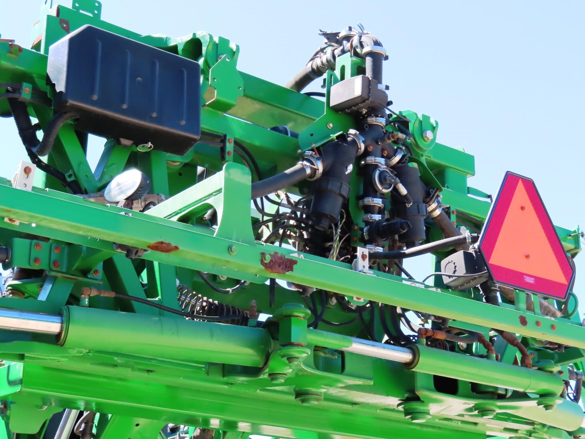 2016 John Deere R4038 Self-Propelled Sprayer