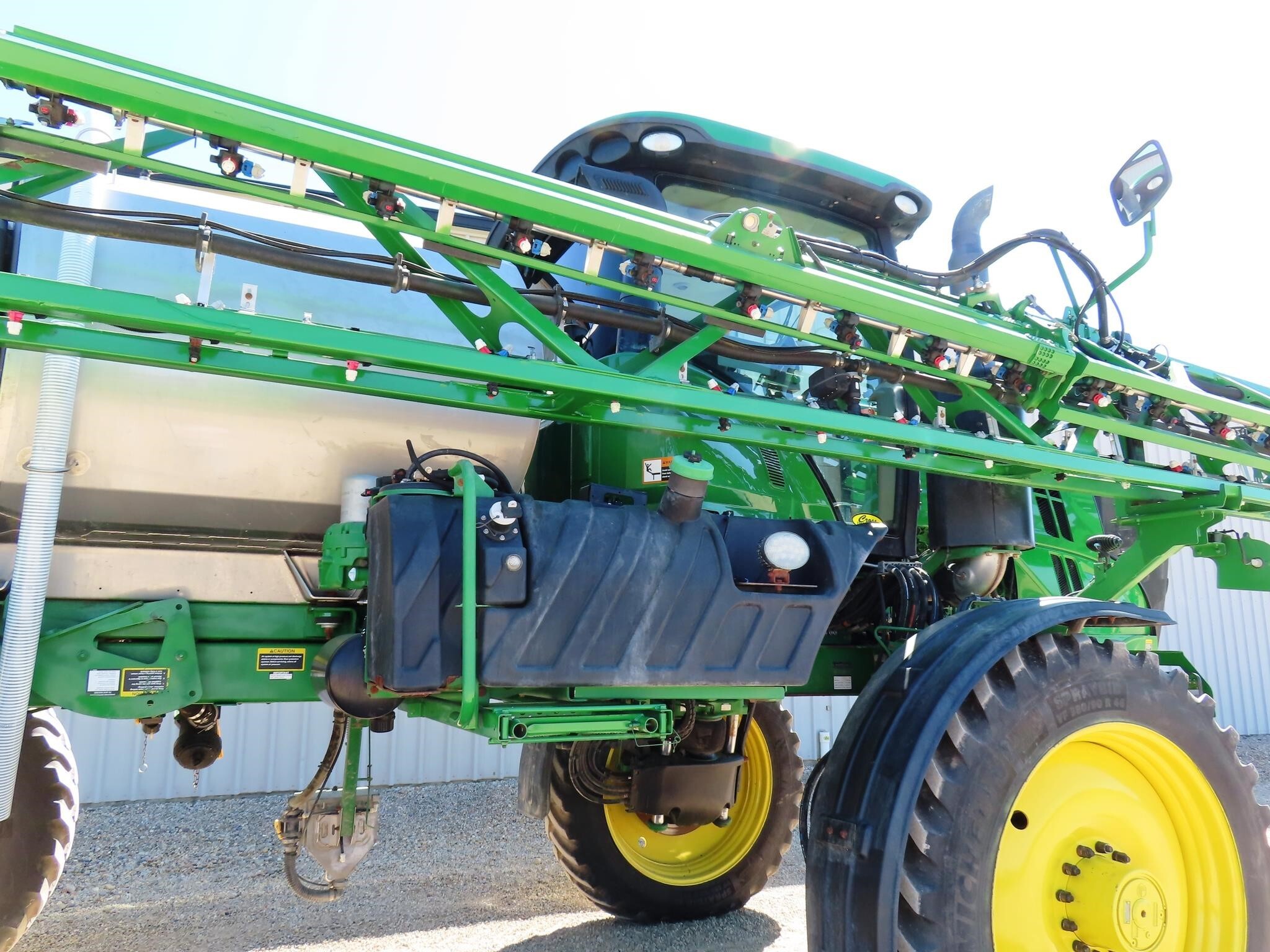 2016 John Deere R4038 Self-Propelled Sprayer