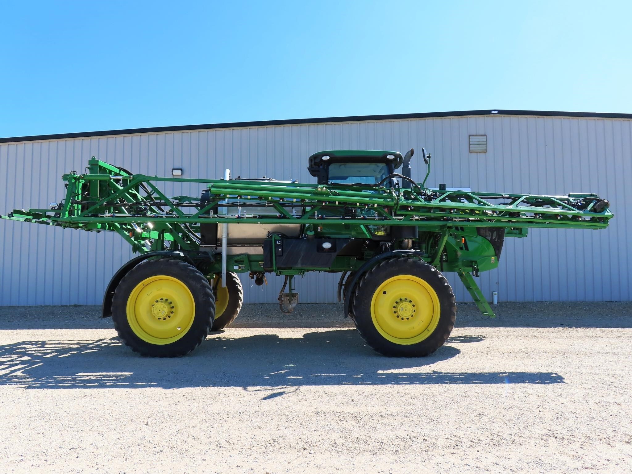 2016 John Deere R4038 Self-Propelled Sprayer