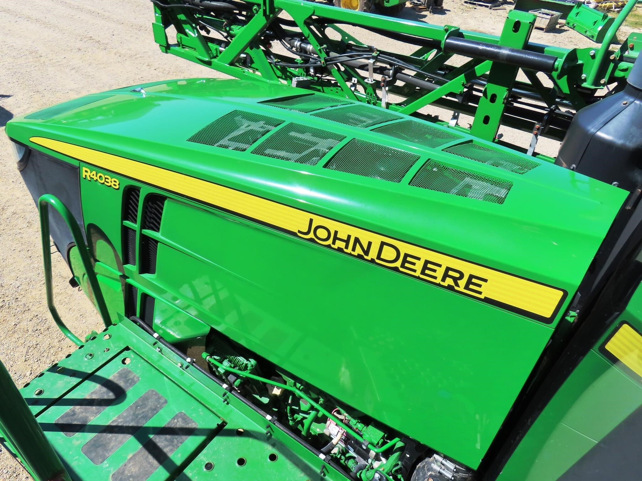 2016 John Deere R4038 Self-Propelled Sprayer