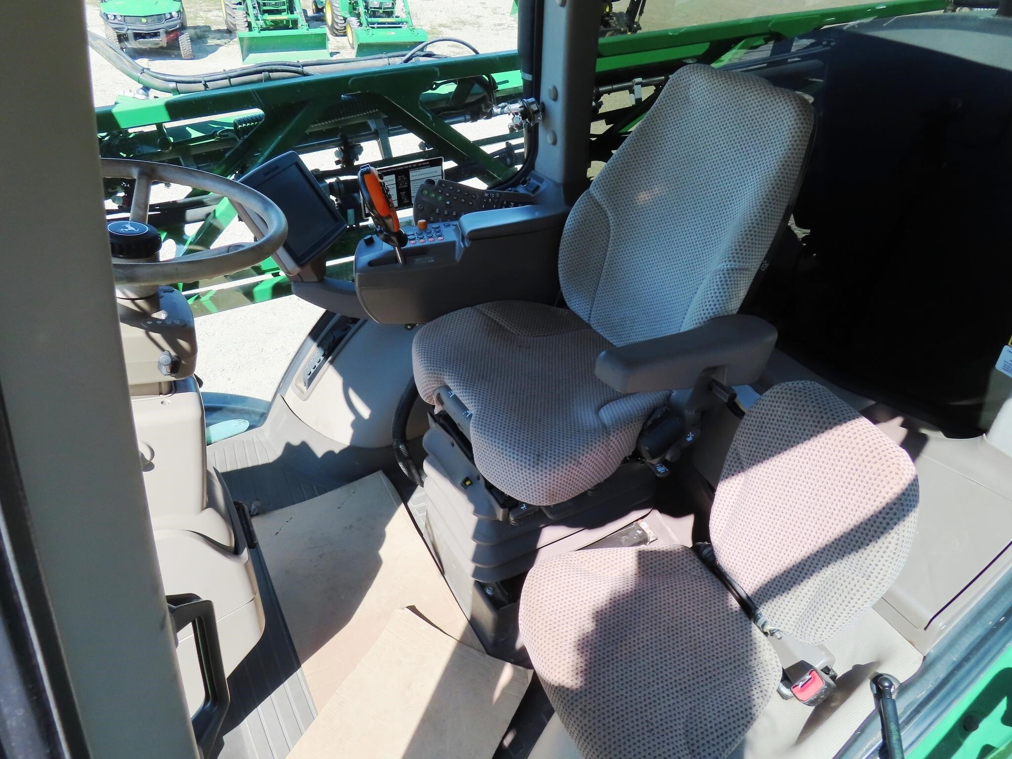 2016 John Deere R4038 Self-Propelled Sprayer