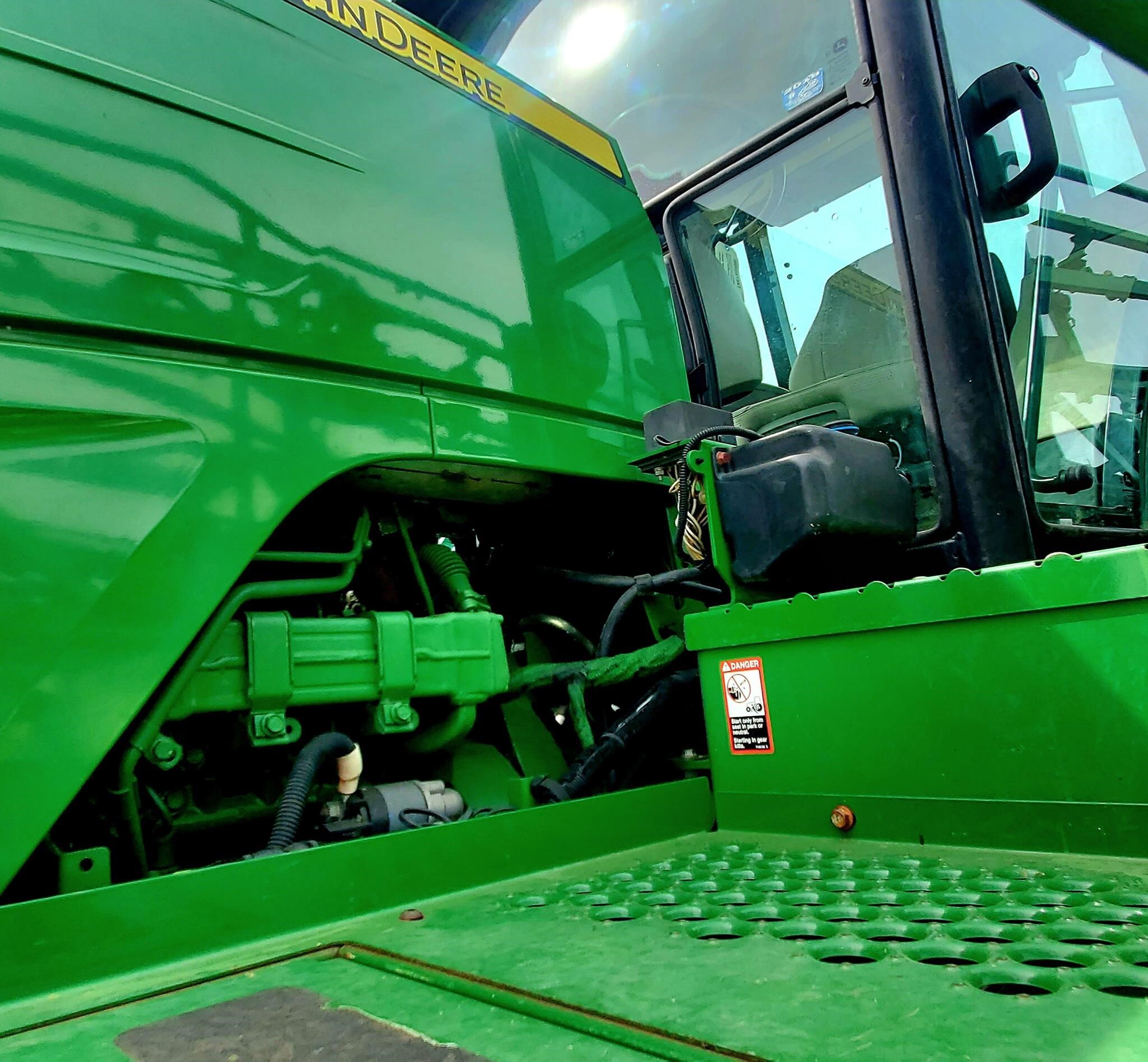 2017 John Deere R4023 Self-Propelled Sprayer