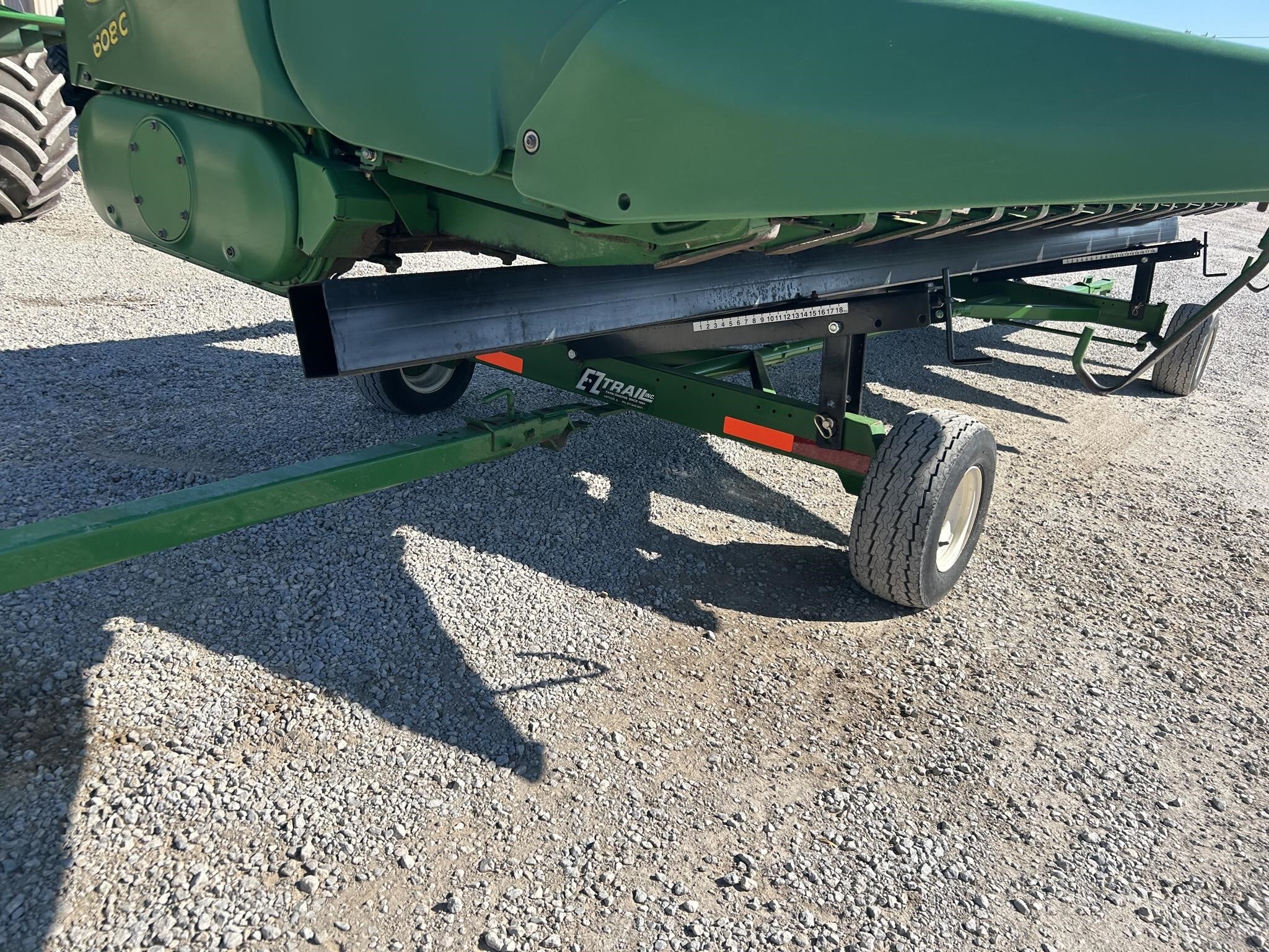  E-Z Trail 680 Header Trailer