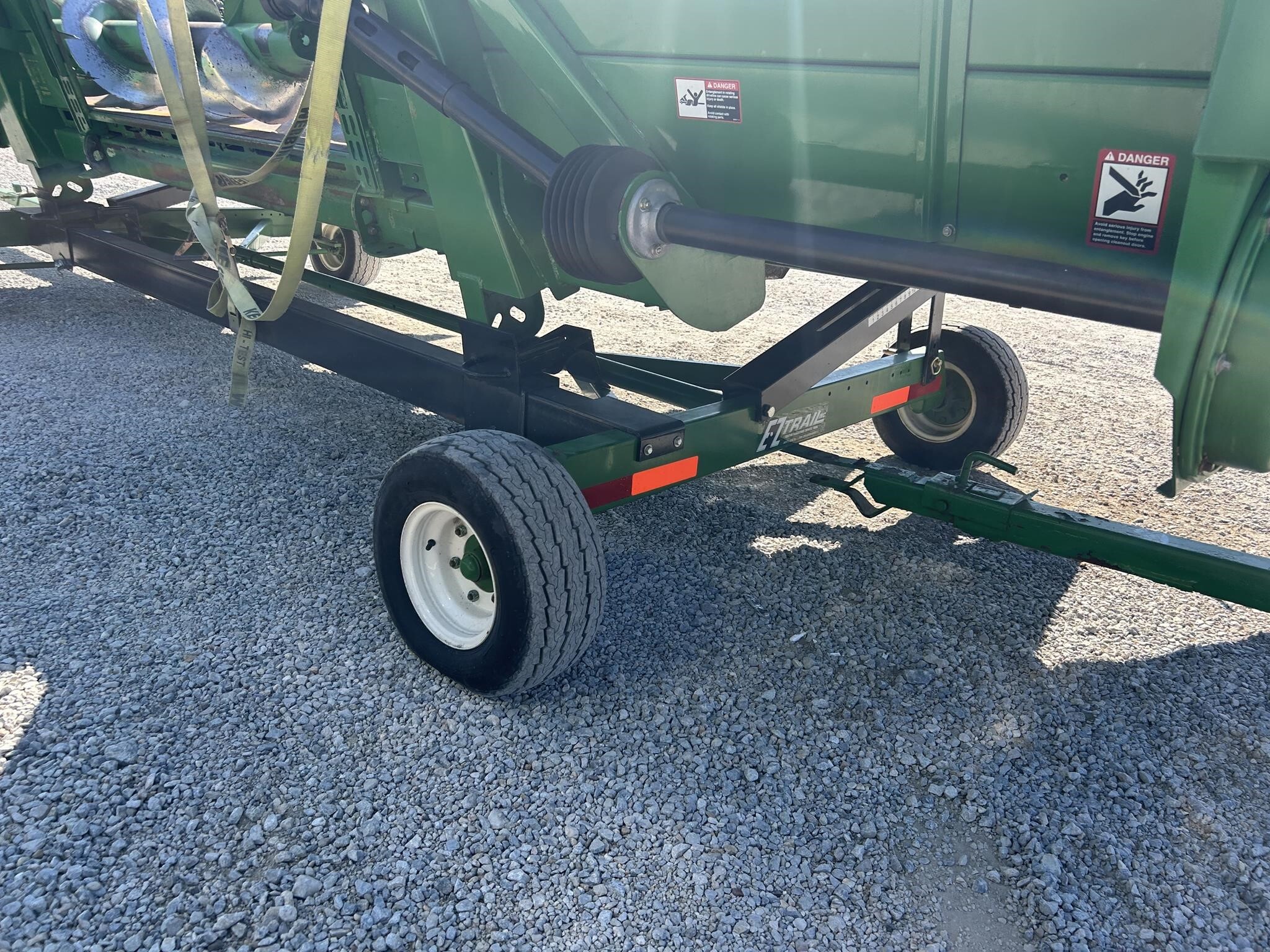  E-Z Trail 680 Header Trailer