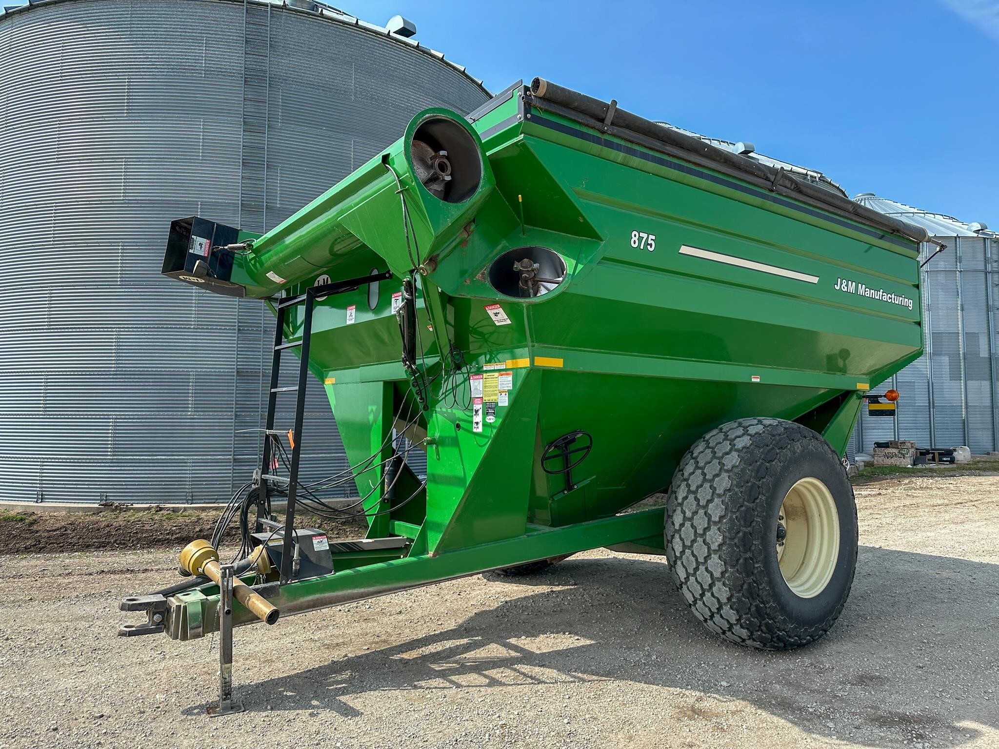 2012 J&M 875 Grain Cart