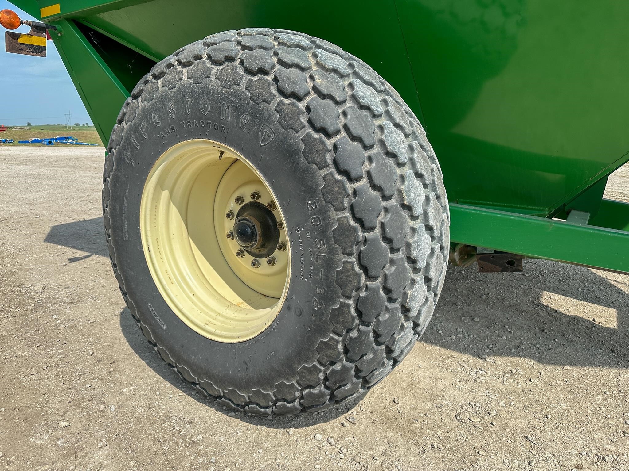 2012 J&M 875 Grain Cart