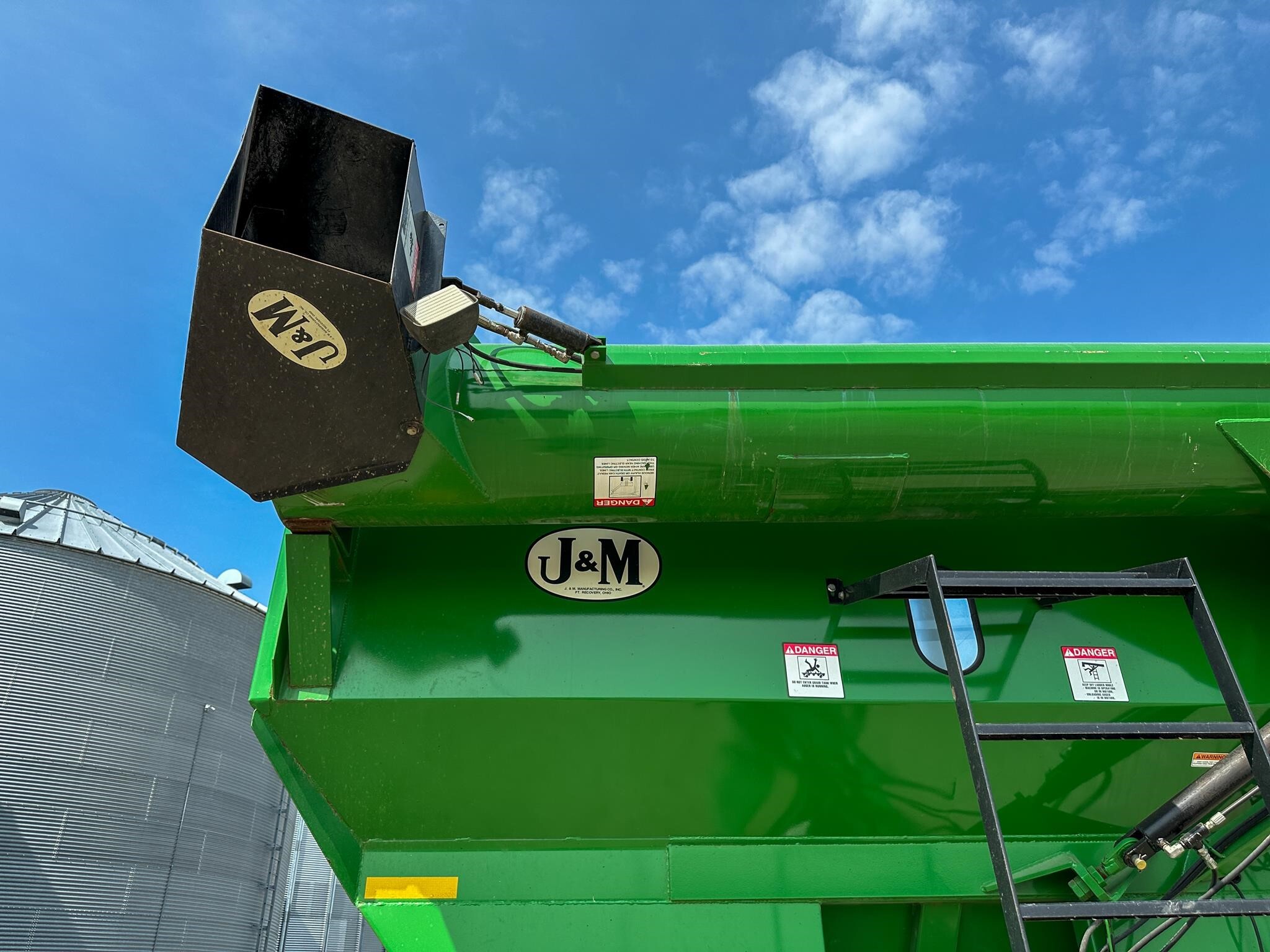 2012 J&M 875 Grain Cart