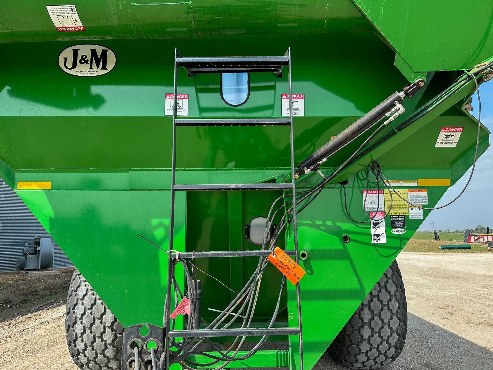 2012 J&M 875 Grain Cart