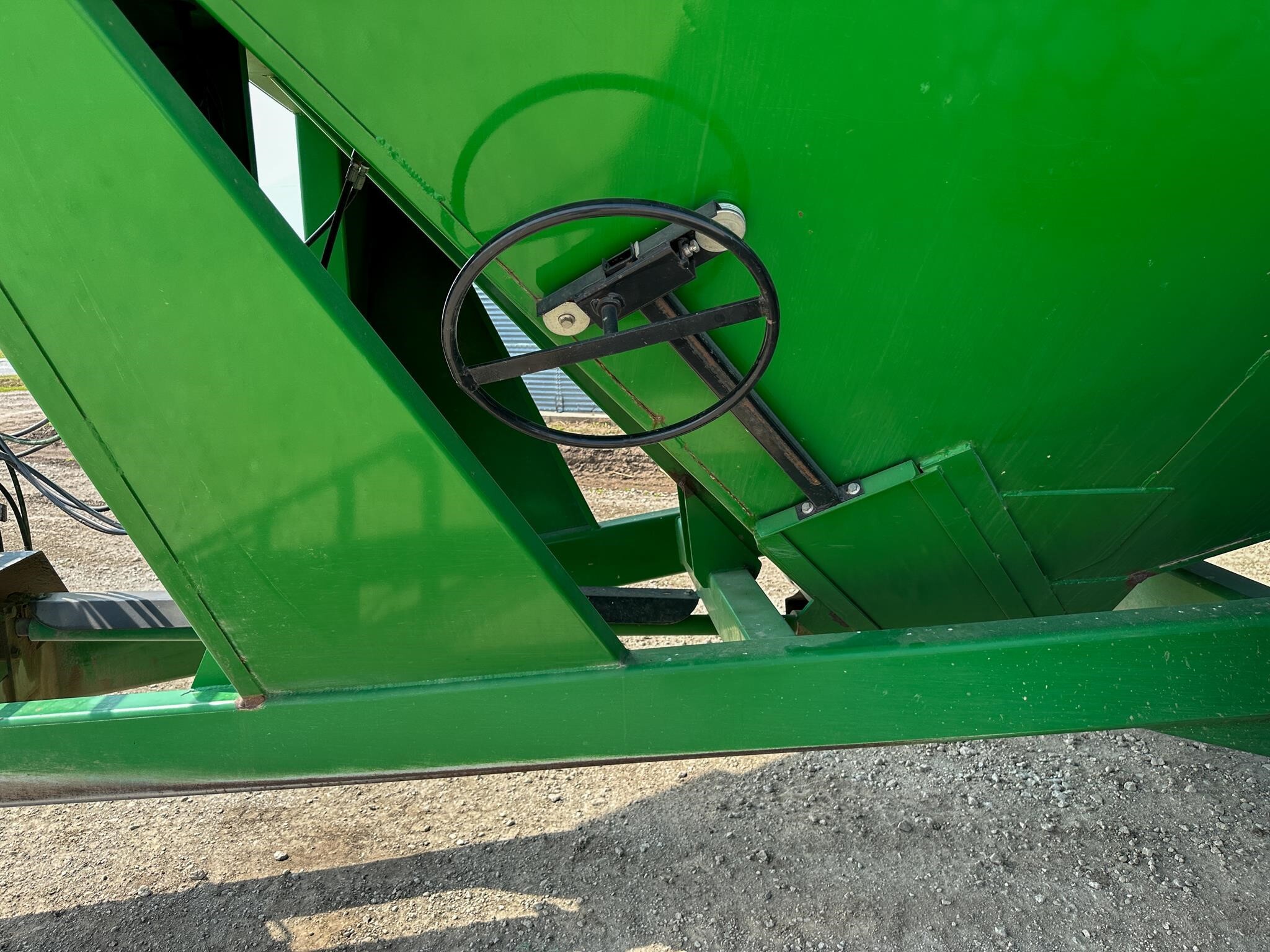 2012 J&M 875 Grain Cart