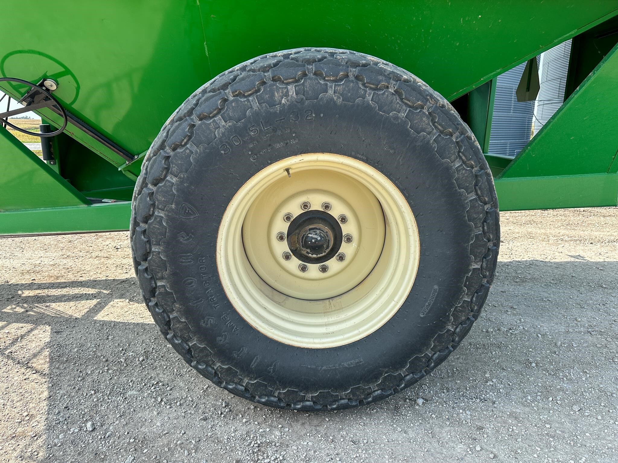2012 J&M 875 Grain Cart