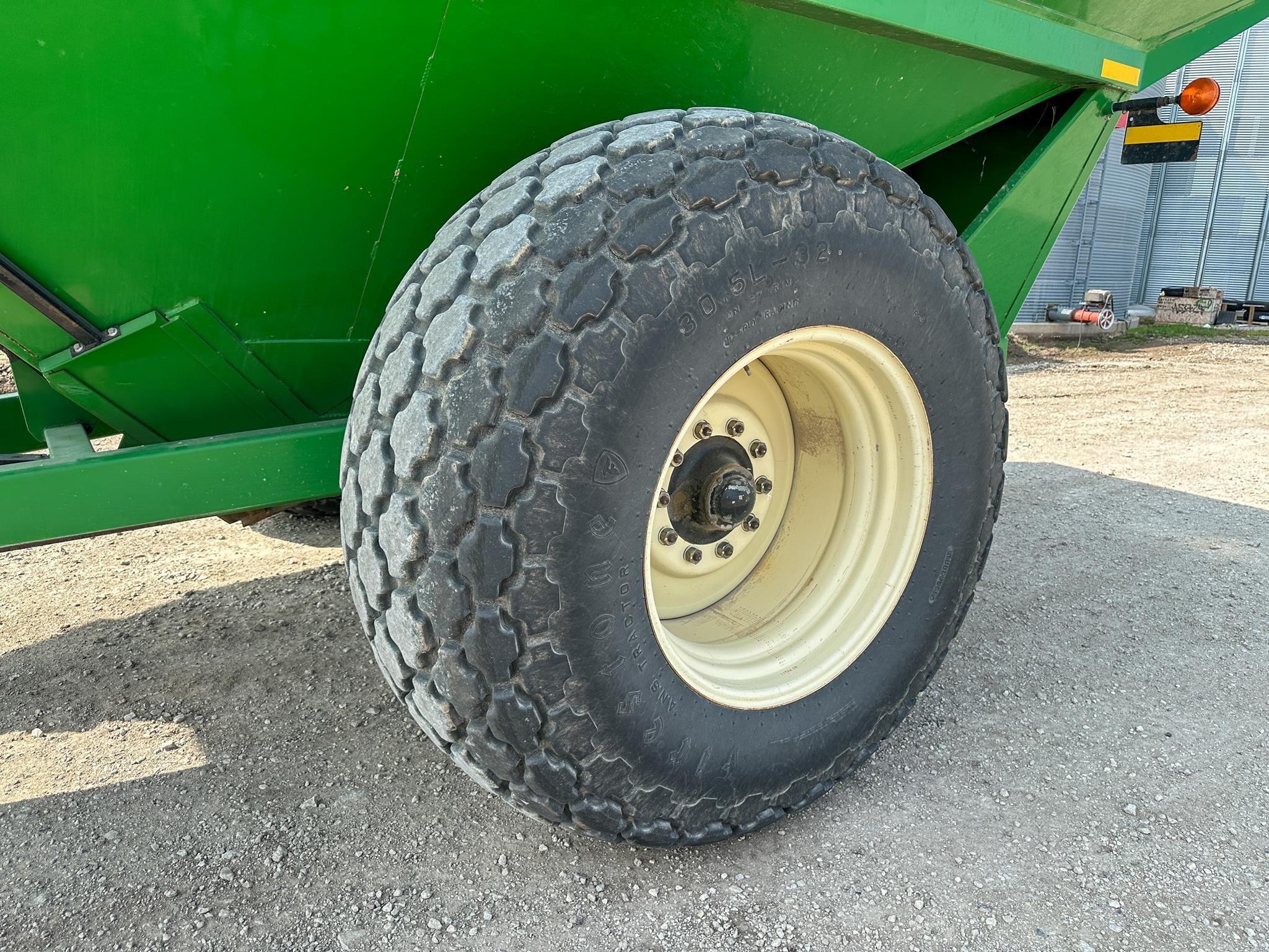 2012 J&M 875 Grain Cart