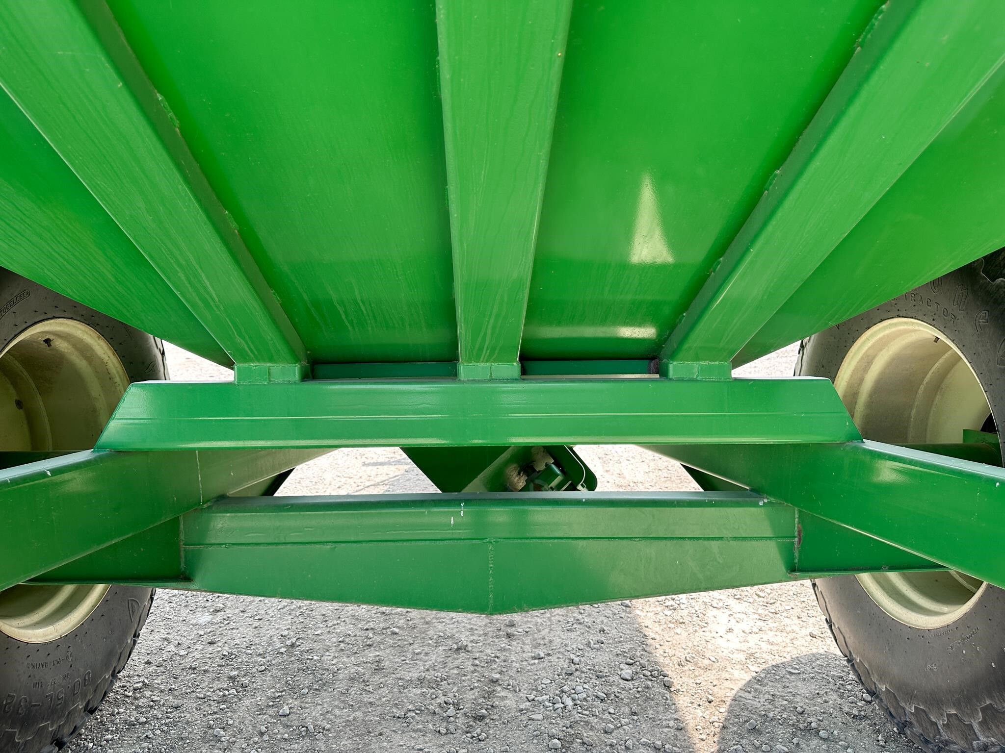 2012 J&M 875 Grain Cart