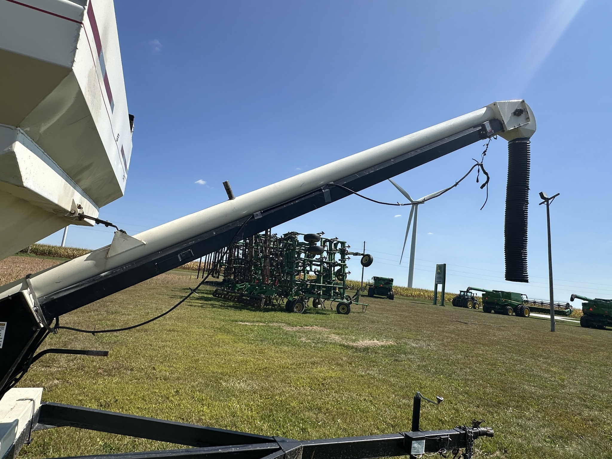 2004 Friesen 240 Seed Tender