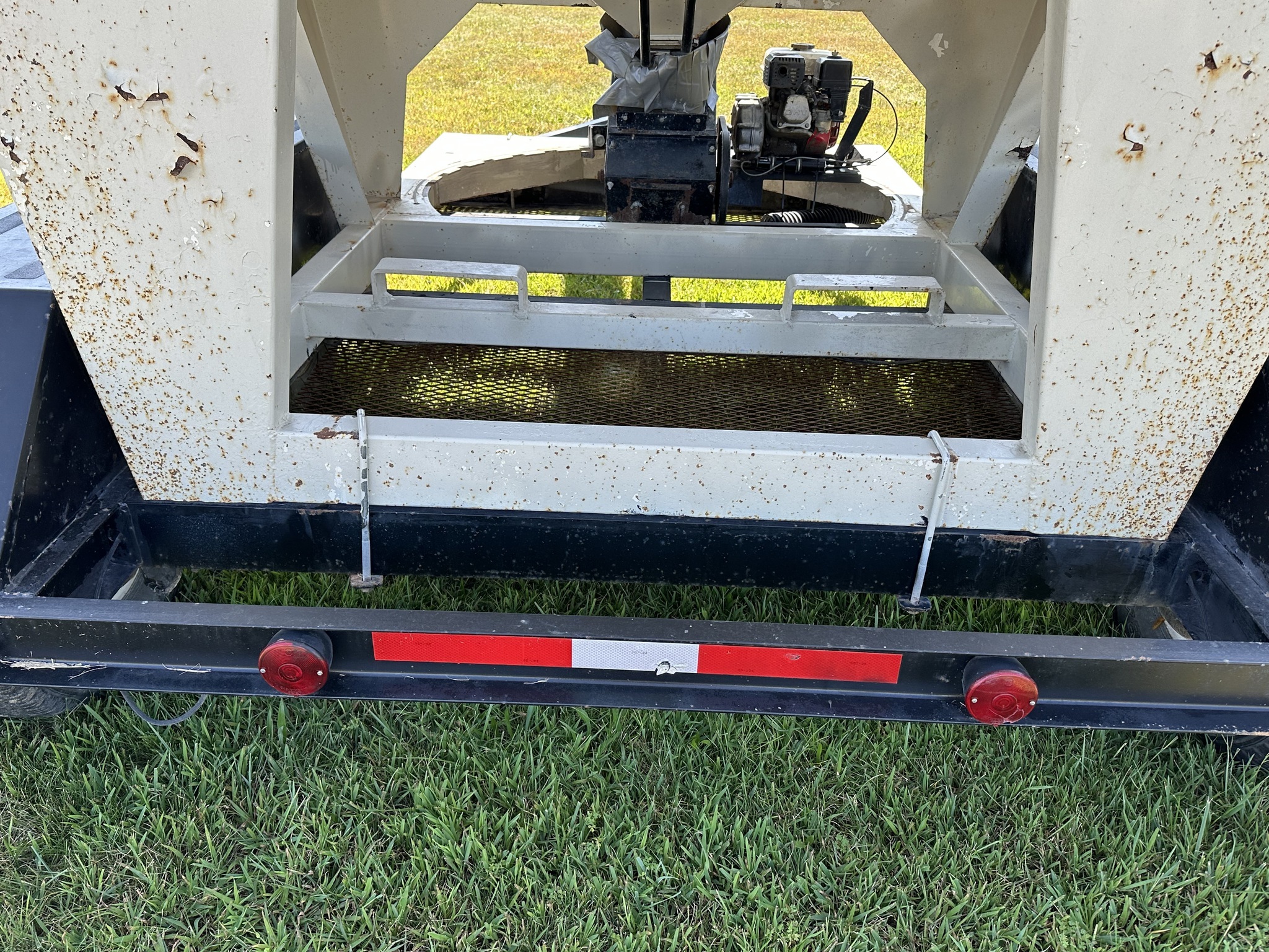 2004 Friesen 240 Seed Tender