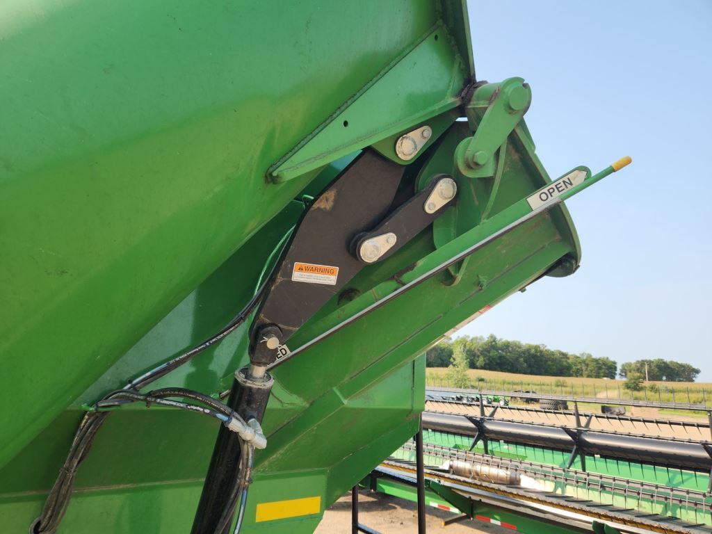 2017 J&M 1112-20 Grain Cart