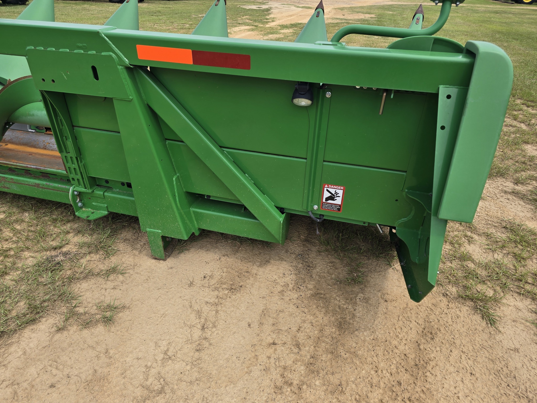2011 John Deere 606C Corn Head