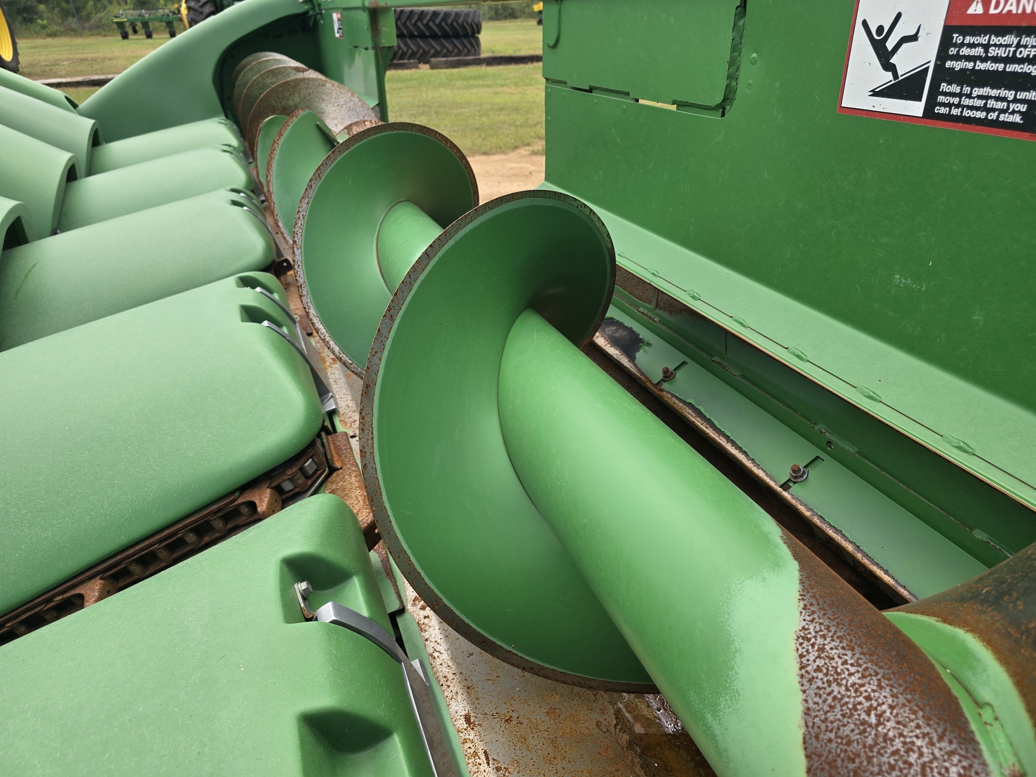 2011 John Deere 606C Corn Head