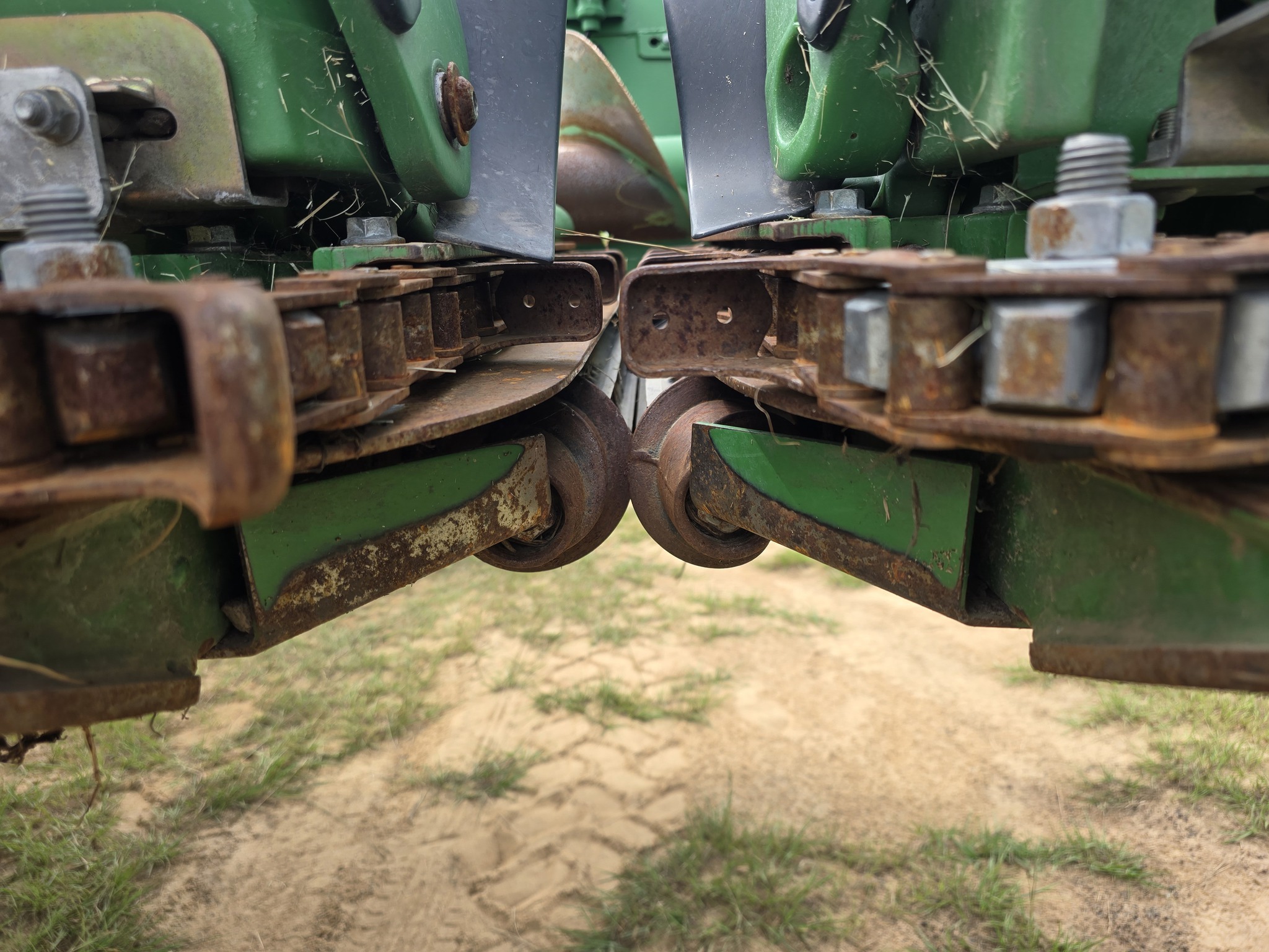 2011 John Deere 606C Corn Head