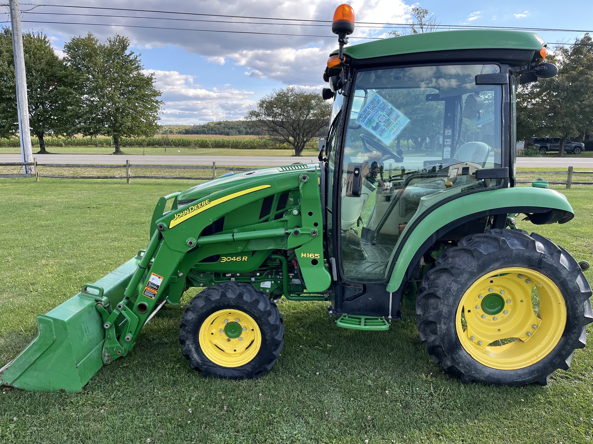 2016 John Deere 3046R Tractor
