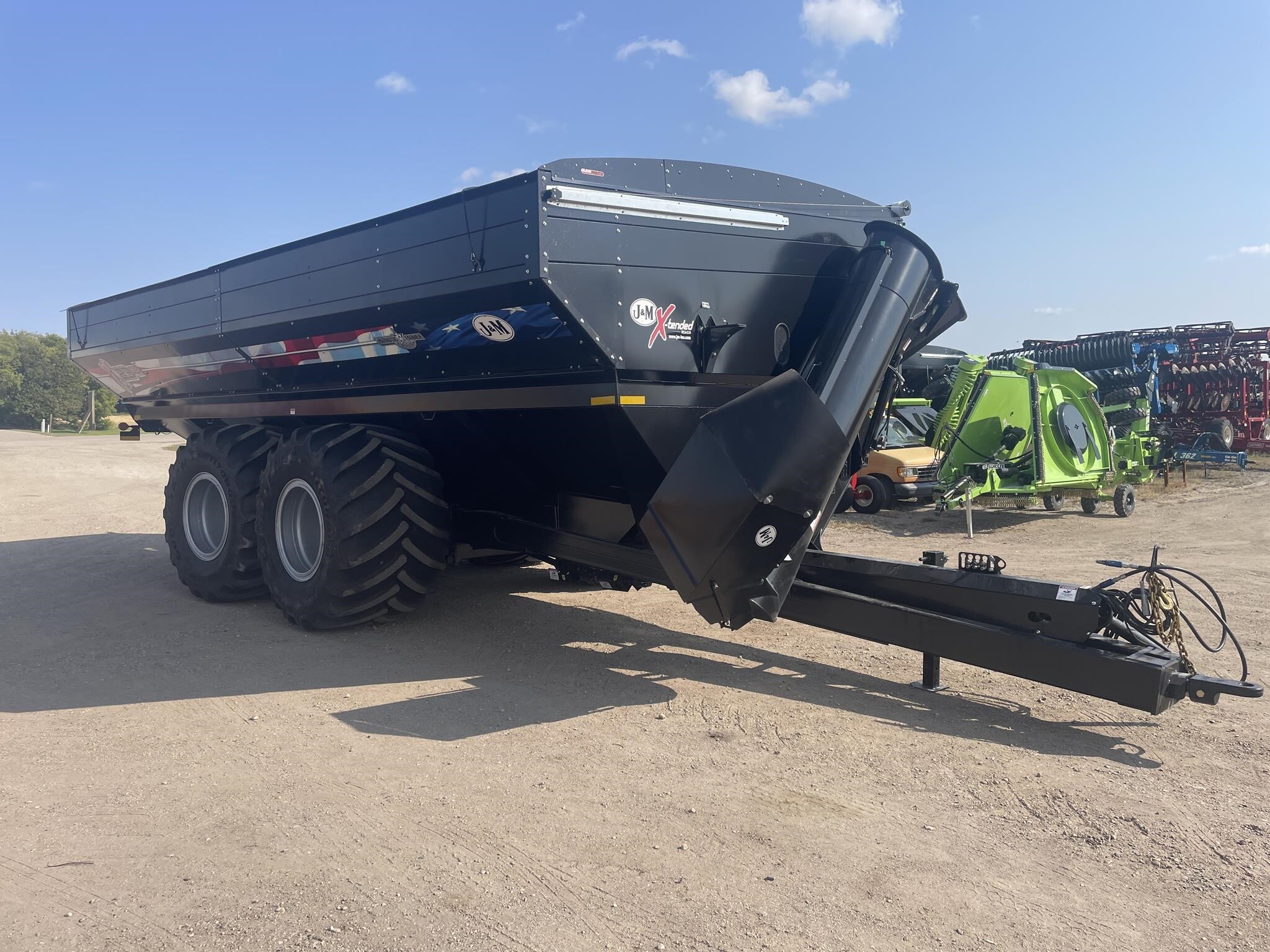 2025 J&M 2332 Grain Cart