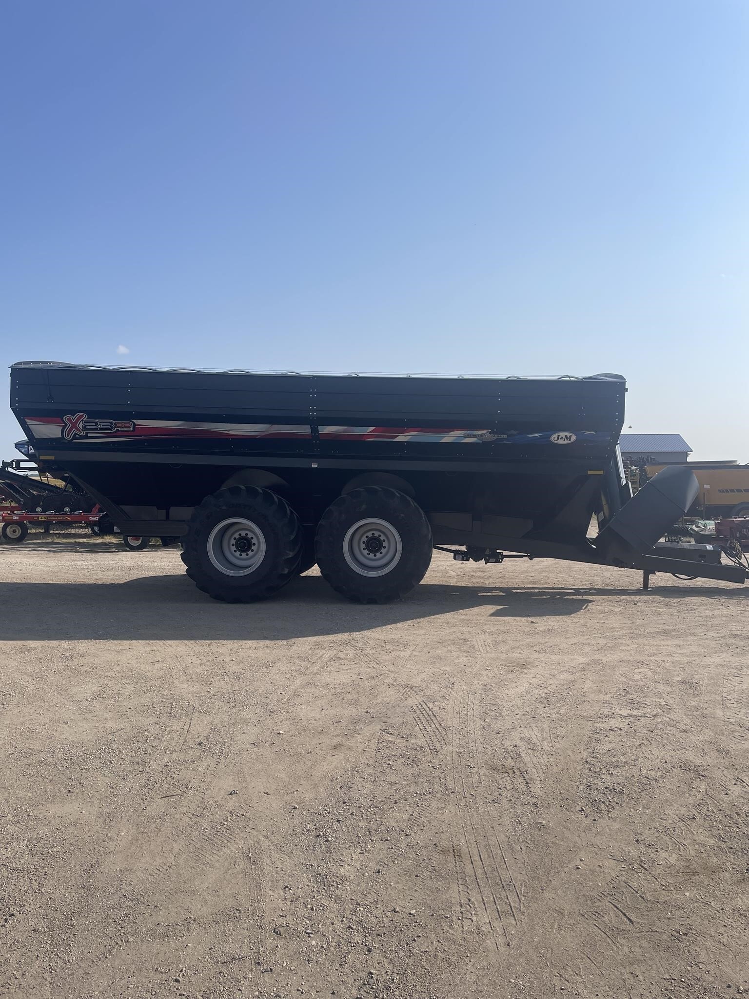 2025 J&M 2332 Grain Cart